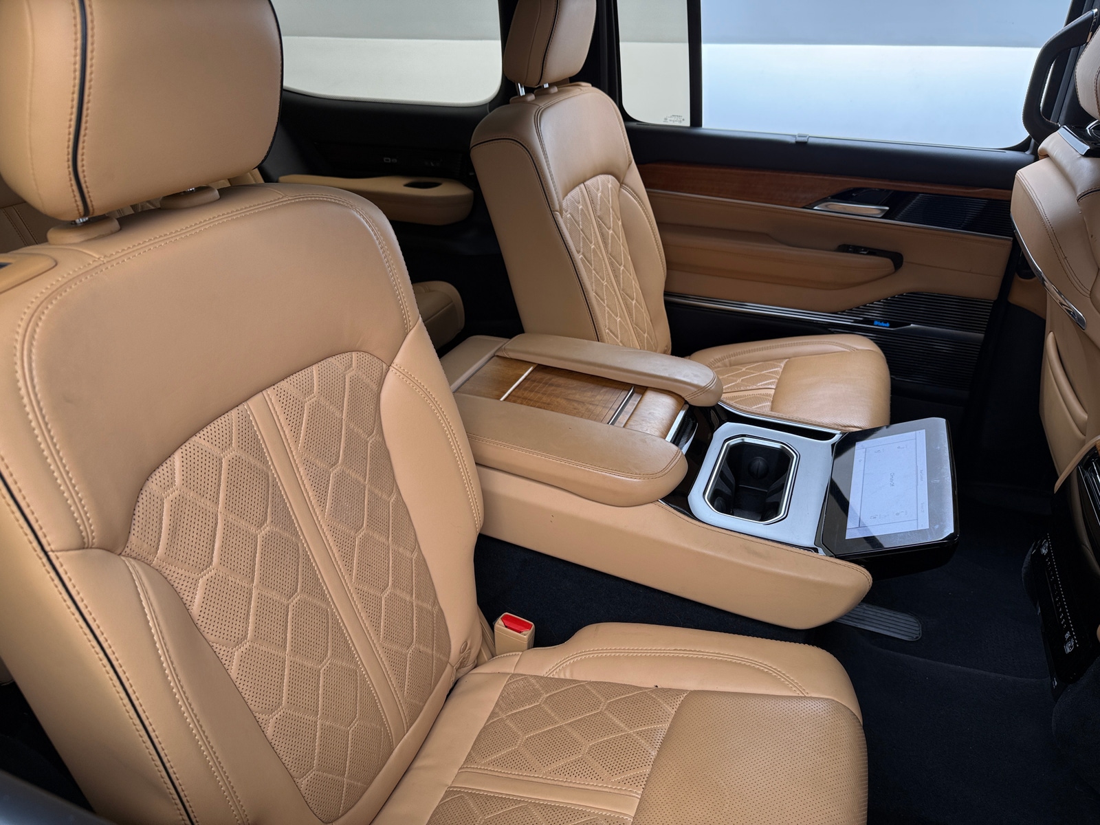 Thumbnail: 2022 Jeep Grand Wagoneer - 5