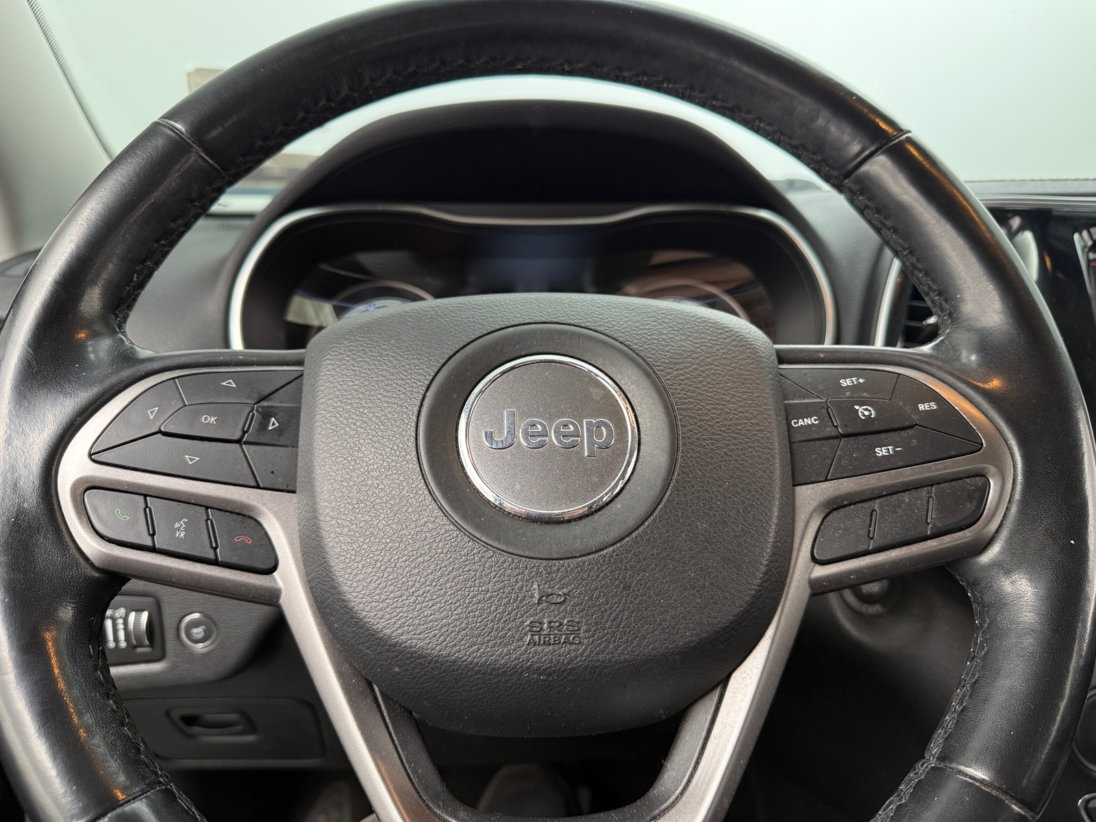 Thumbnail: 2019 Jeep Cherokee - 4