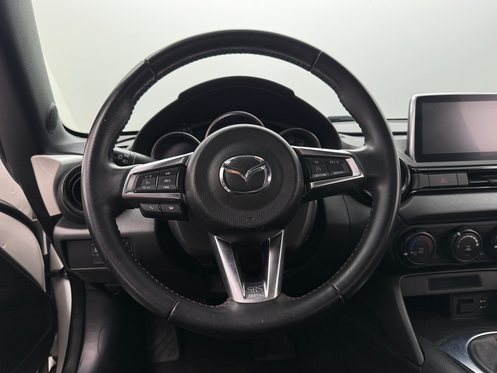 Thumbnail: 2016 Mazda MX-5 Miata - 4