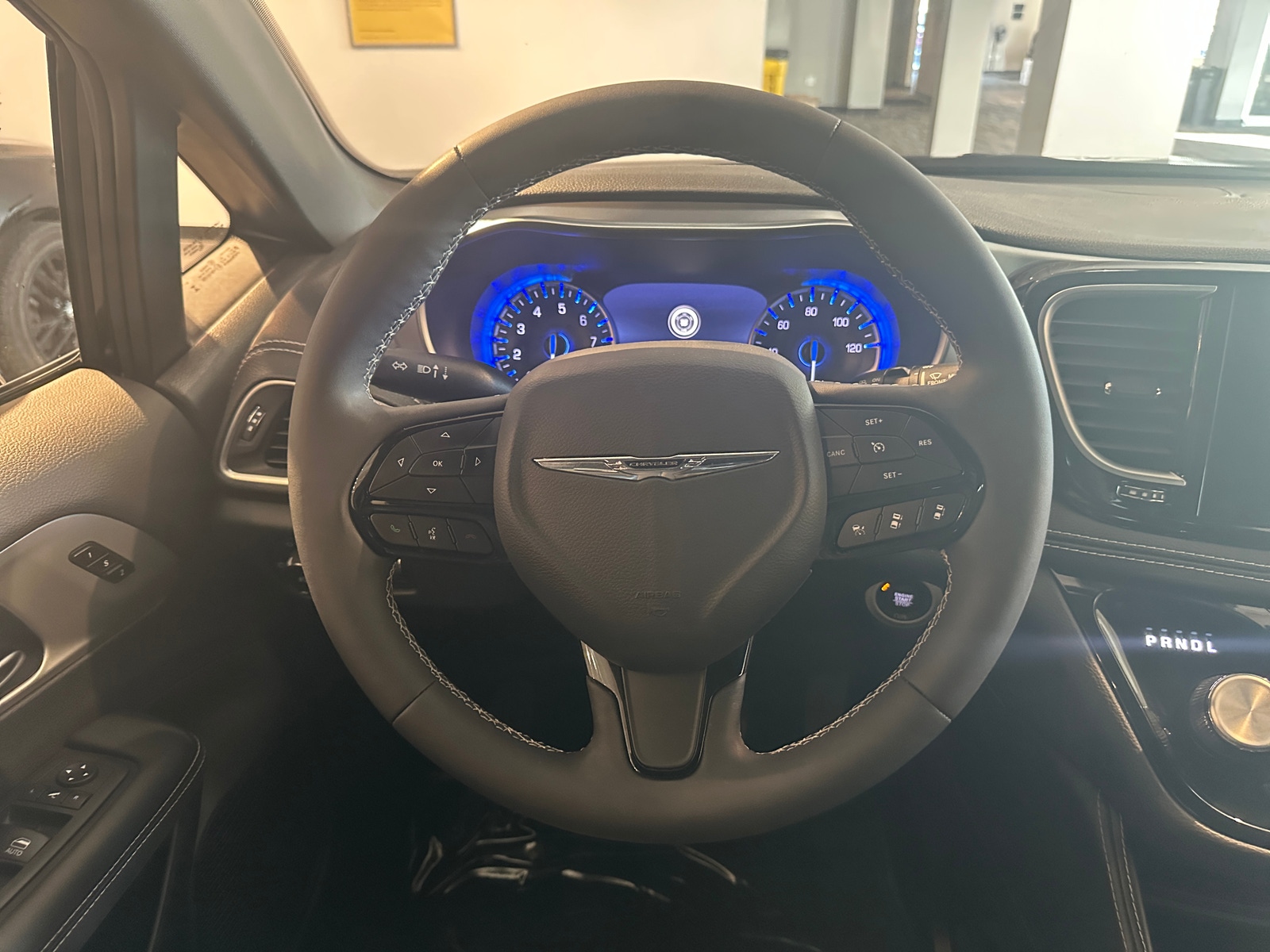 Thumbnail: 2025 Chrysler Pacifica - 4