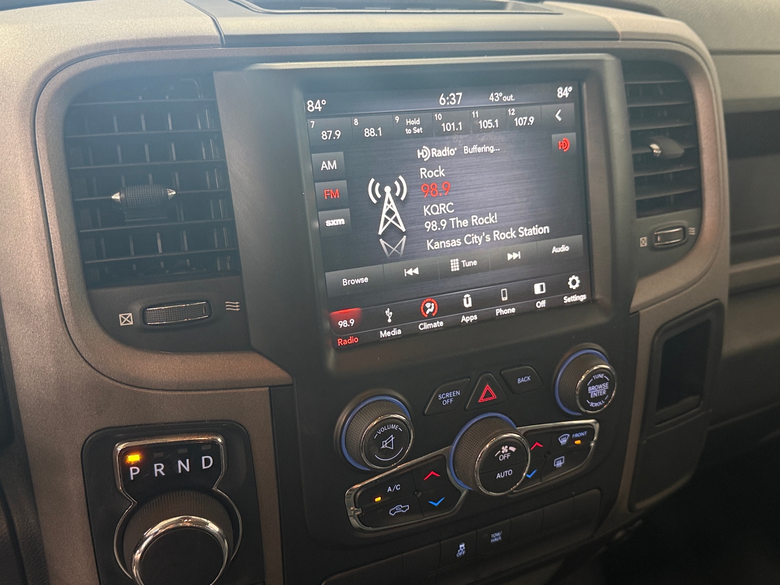 Thumbnail: 2019 RAM 1500 Classic - 4