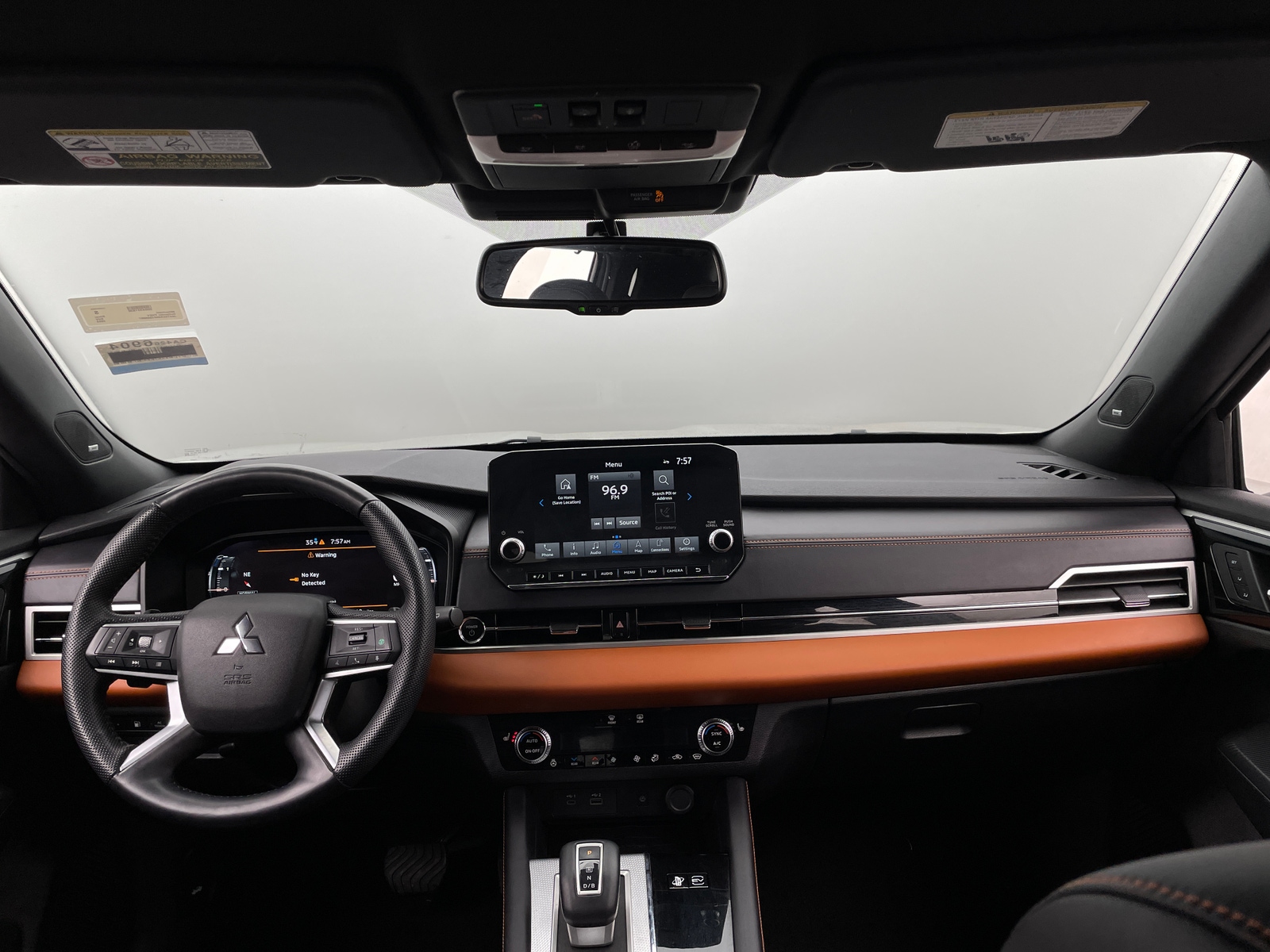 Thumbnail: 2023 Mitsubishi Outlander - 2