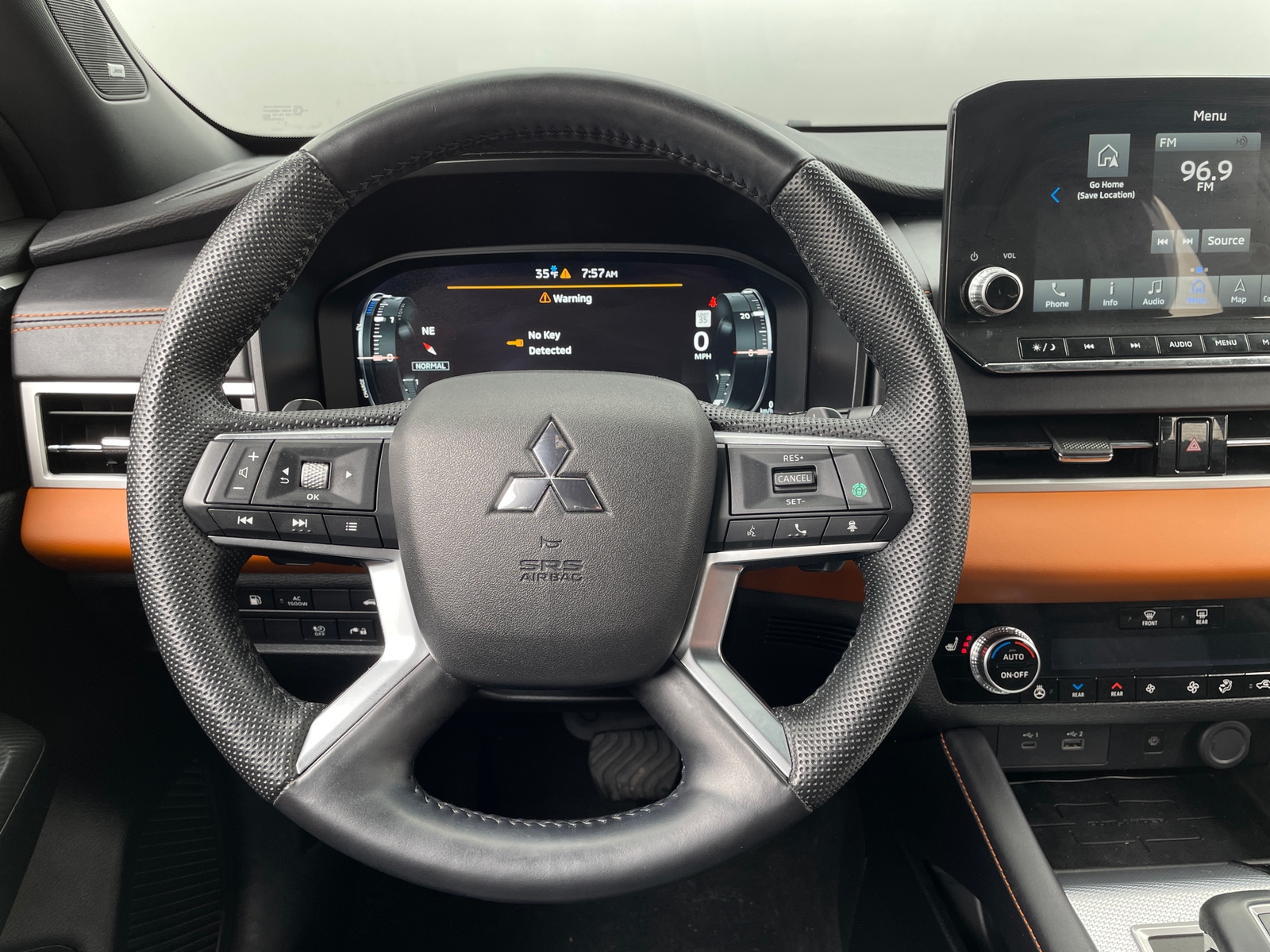 Thumbnail: 2023 Mitsubishi Outlander - 4