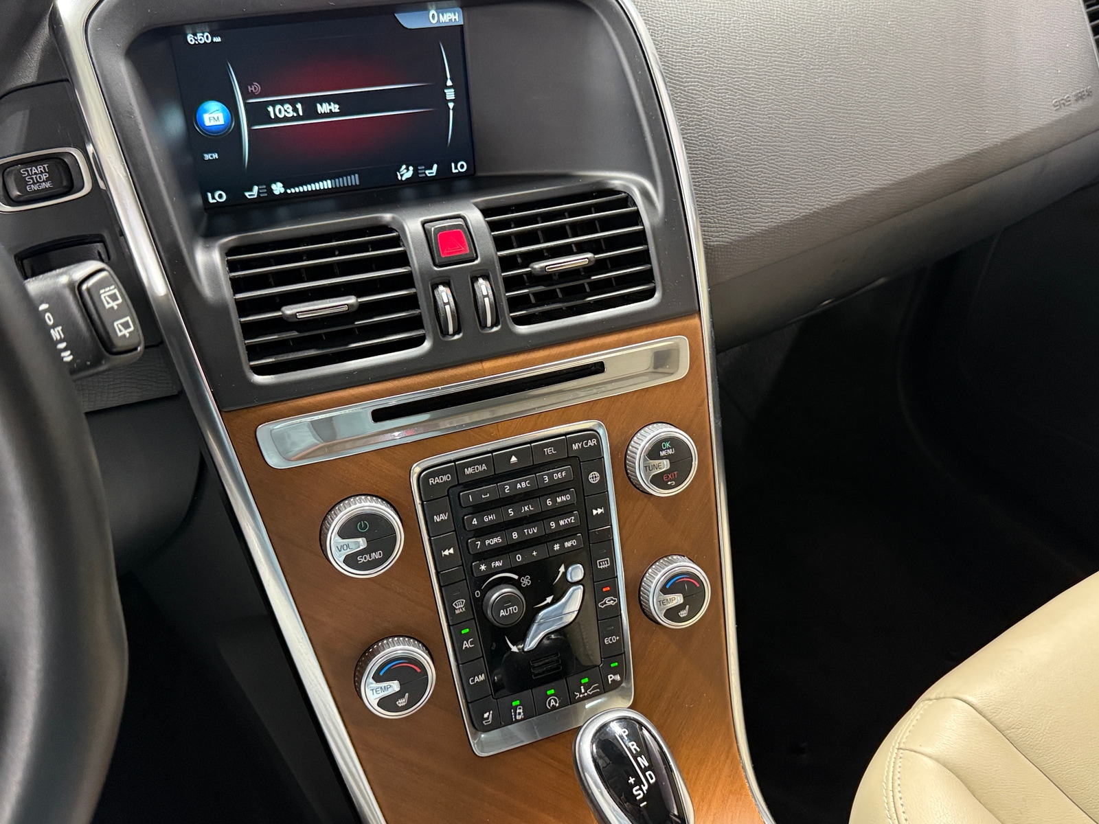 Thumbnail: 2017 Volvo XC60 - 3