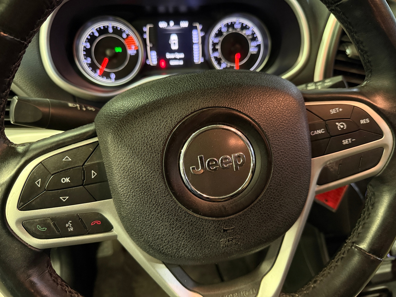 Thumbnail: 2017 Jeep Cherokee - 5