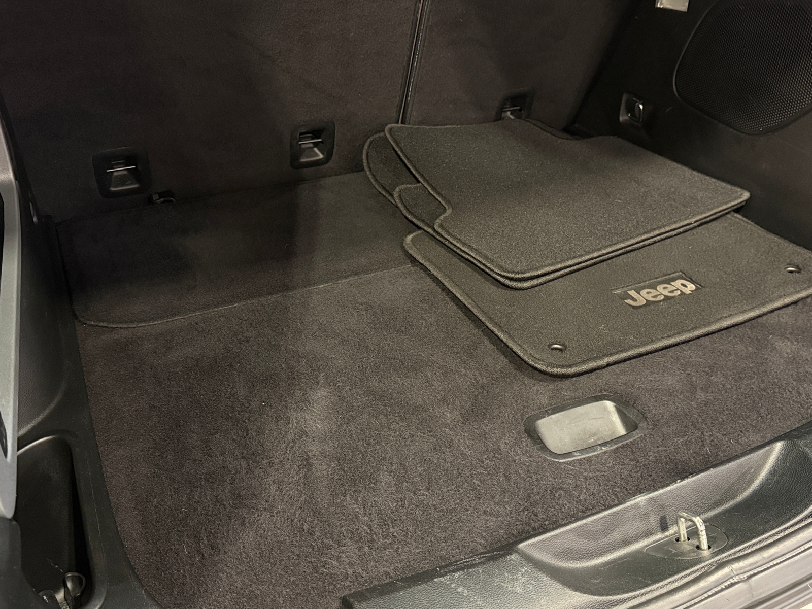 Thumbnail: 2017 Jeep Cherokee - 7