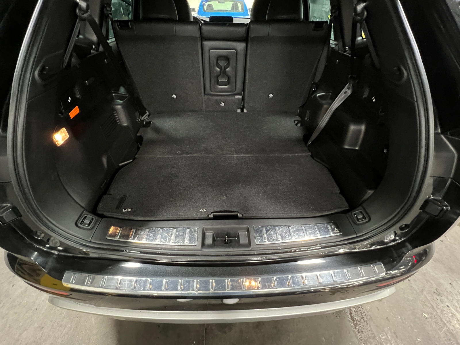 Thumbnail: 2023 Mitsubishi Outlander - 6