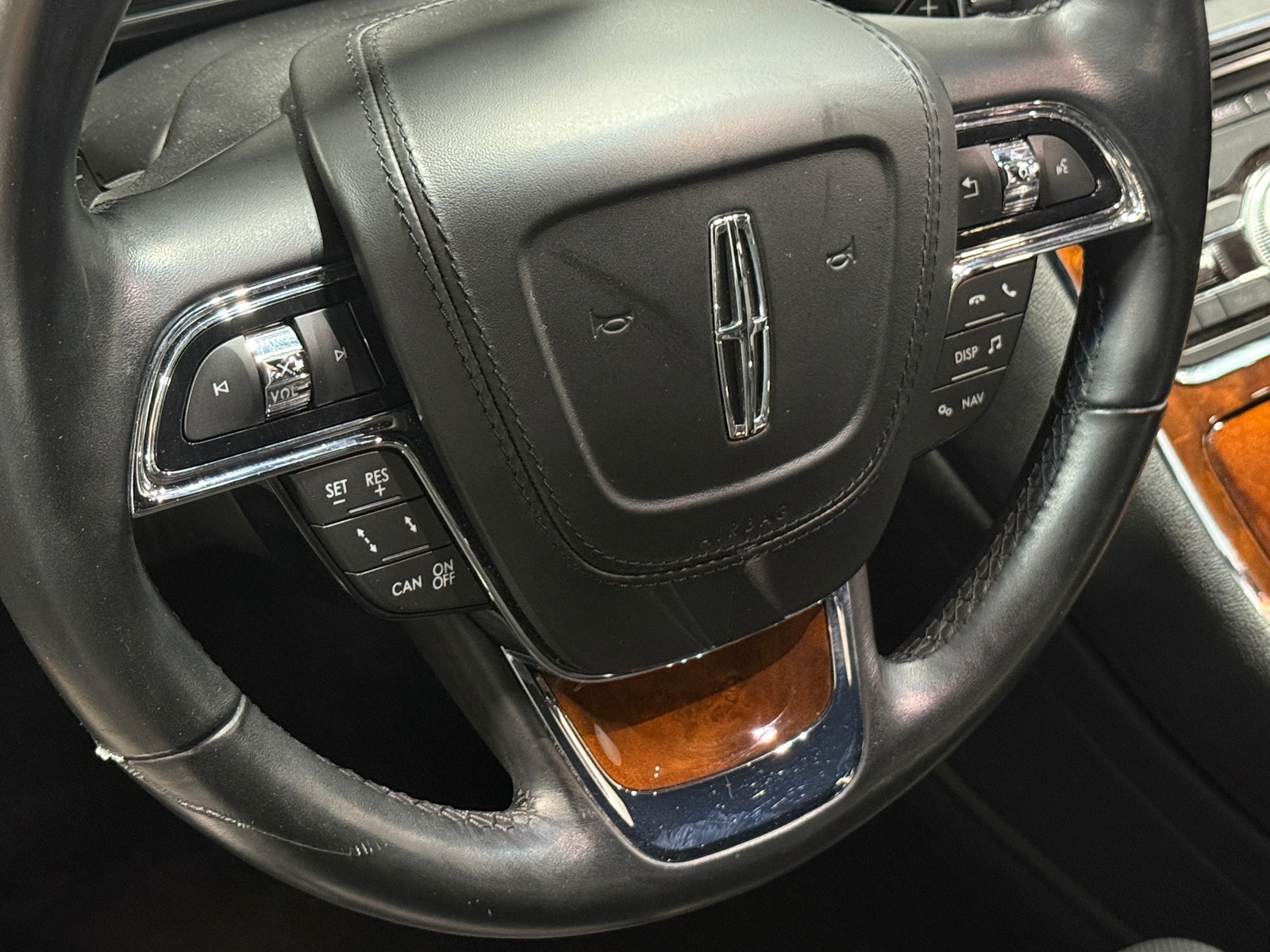 Thumbnail: 2017 Lincoln Continental - 4