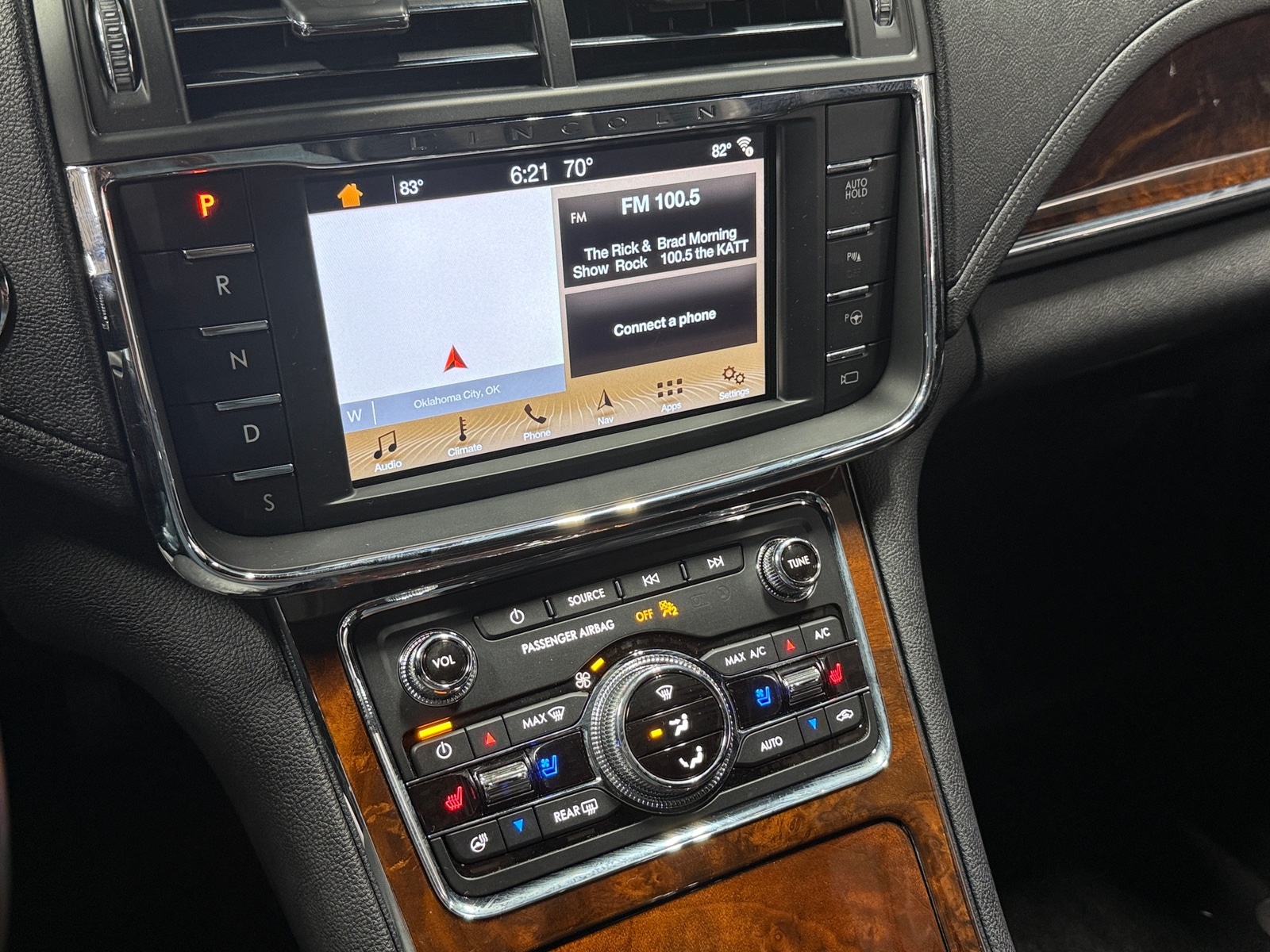 Thumbnail: 2017 Lincoln Continental - 3