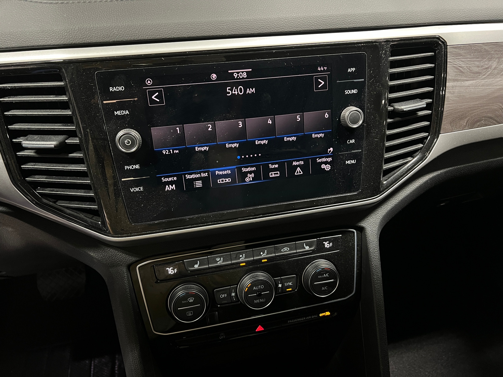 Thumbnail: 2022 Volkswagen Atlas - 3