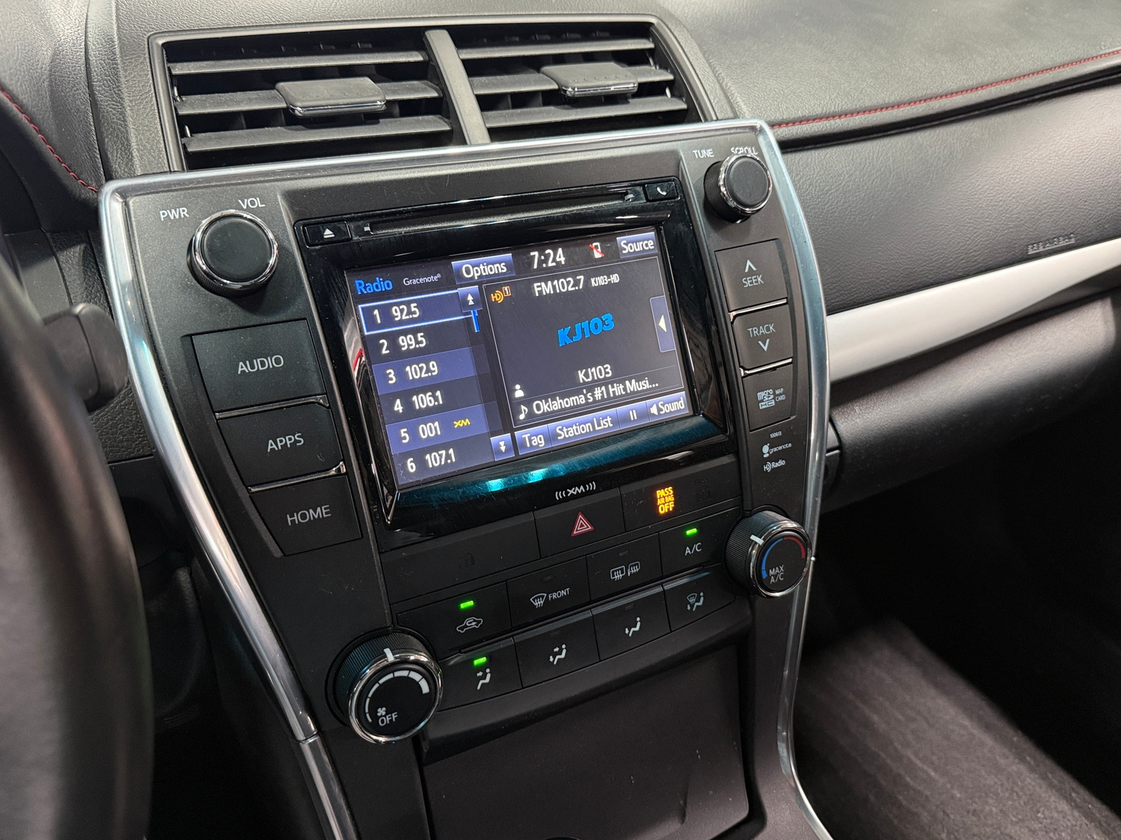 Thumbnail: 2016 Toyota Camry - 4