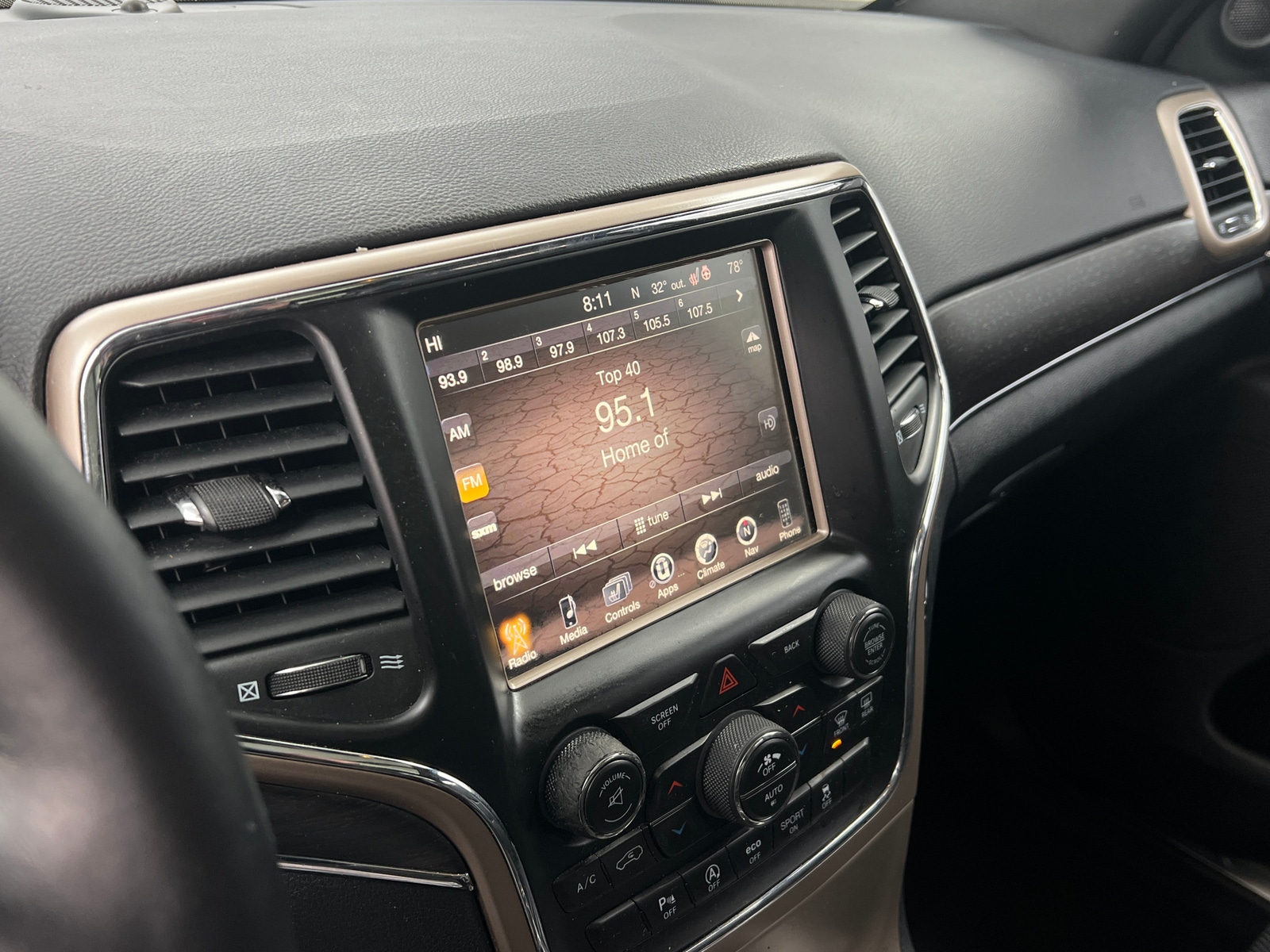 Thumbnail: 2017 Jeep Grand Cherokee - 3