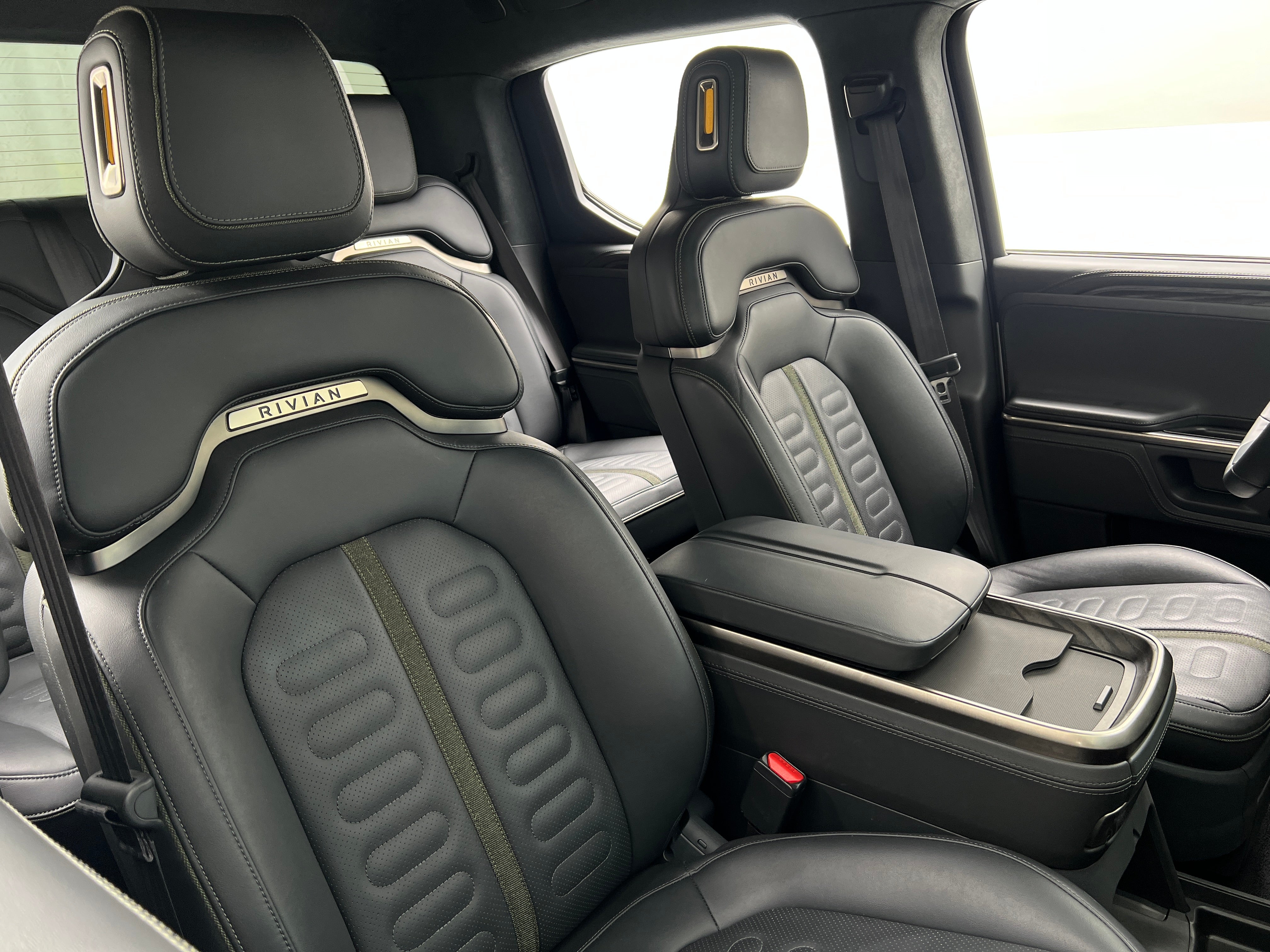 Used 2022 Rivian R1T Launch Edition with VIN 7FCTGAAL4NN001695 for sale in Oak Creek, WI