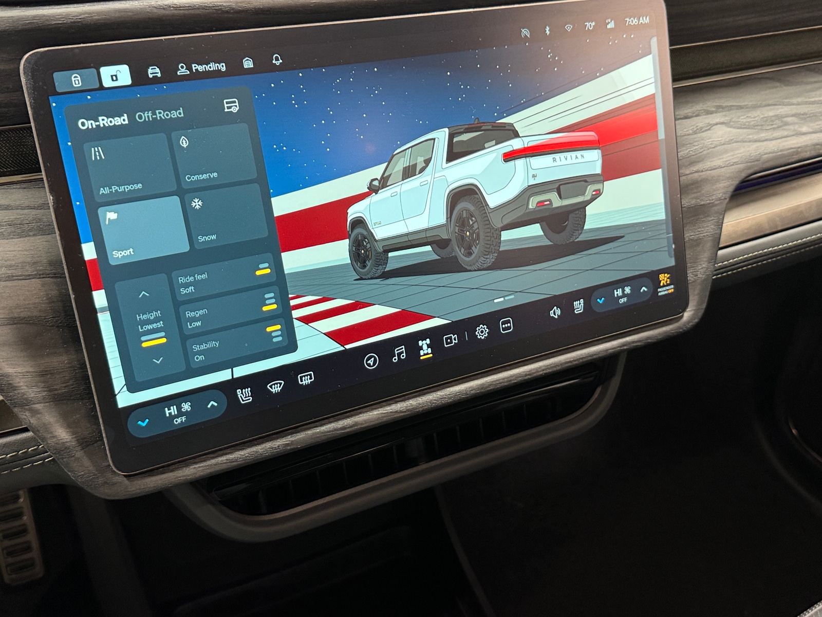 Thumbnail: 2022 Rivian R1T - 3