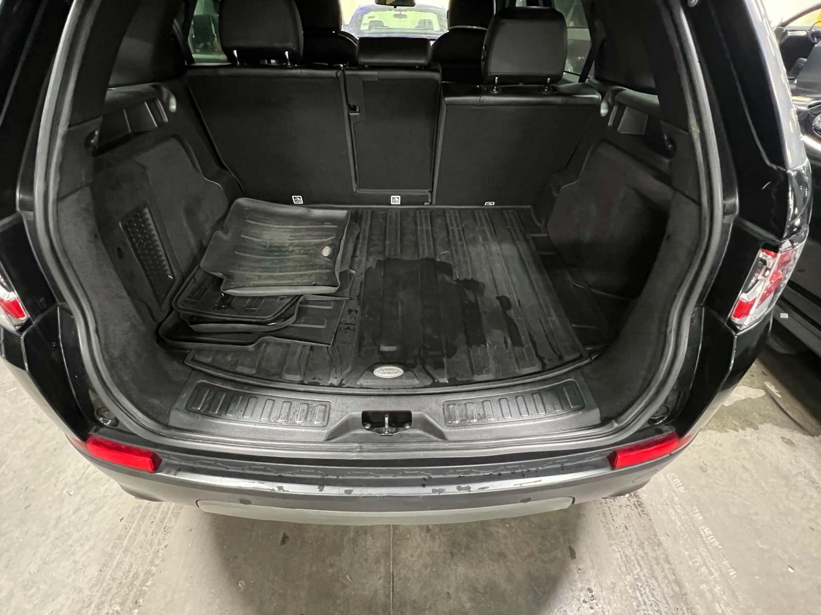 Thumbnail: 2018 Land Rover Discovery Sport - 6