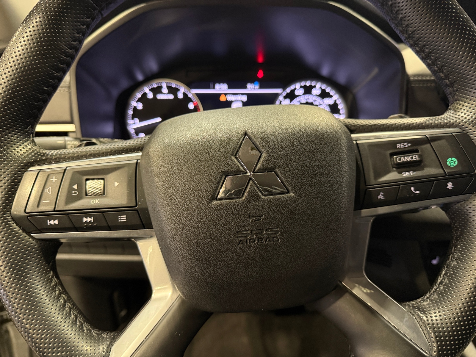 Thumbnail: 2024 Mitsubishi Outlander - 4