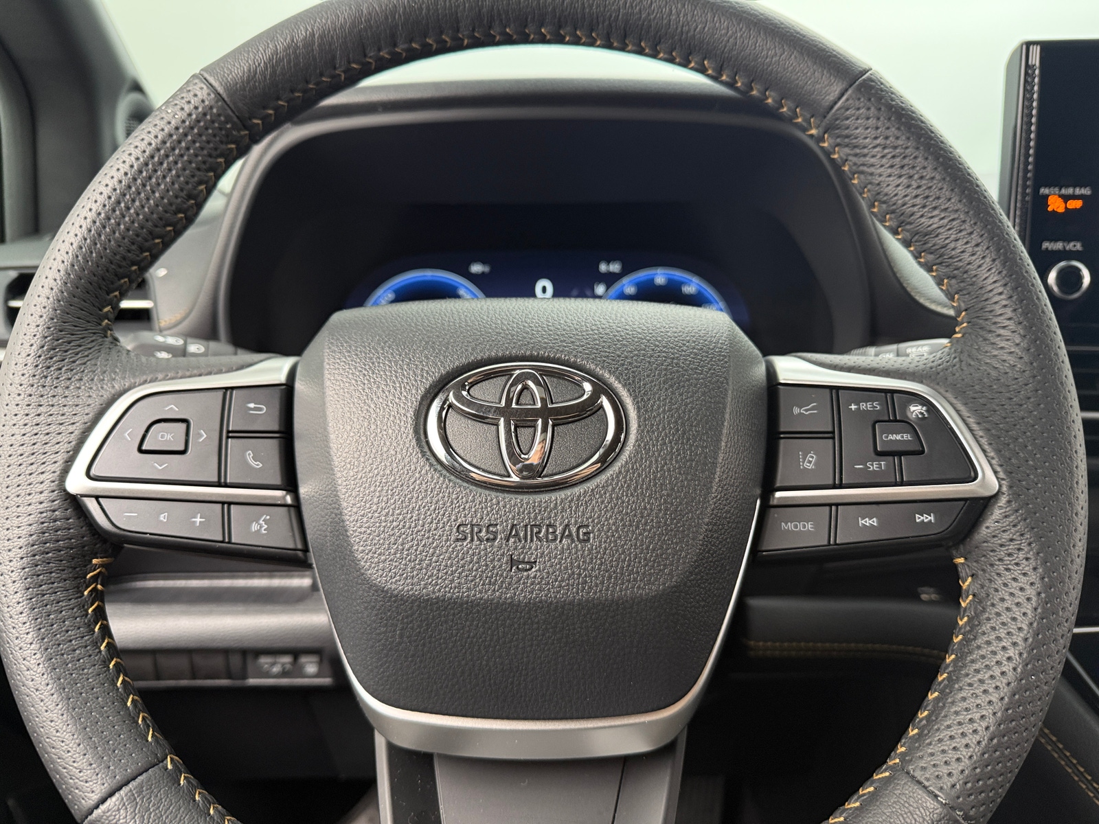 Thumbnail: 2025 Toyota Sienna - 4