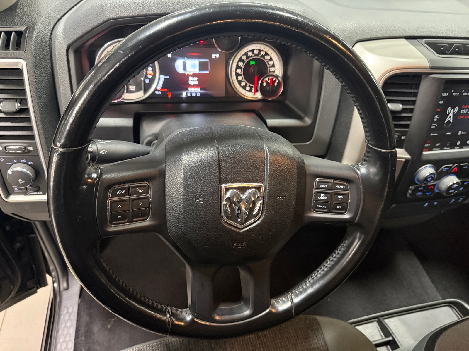 Thumbnail: 2019 RAM 1500 Classic - 5