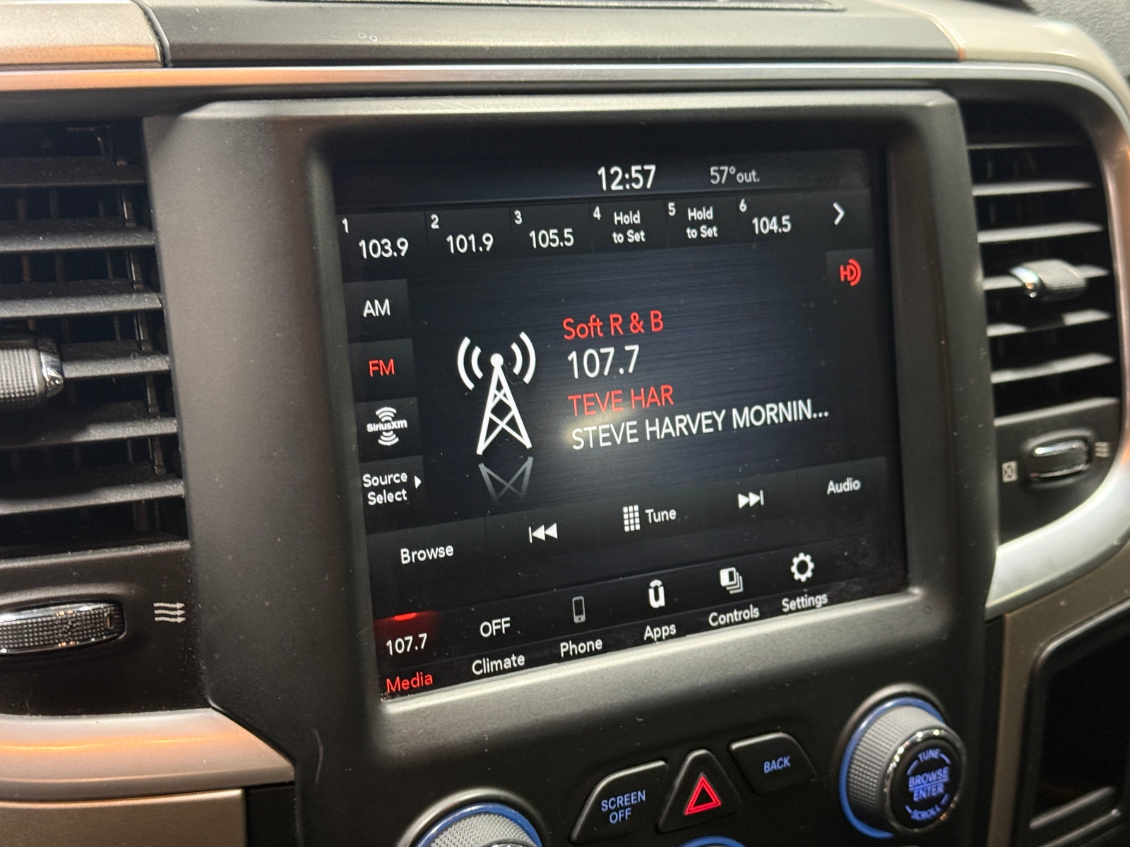 Thumbnail: 2019 RAM 1500 Classic - 4