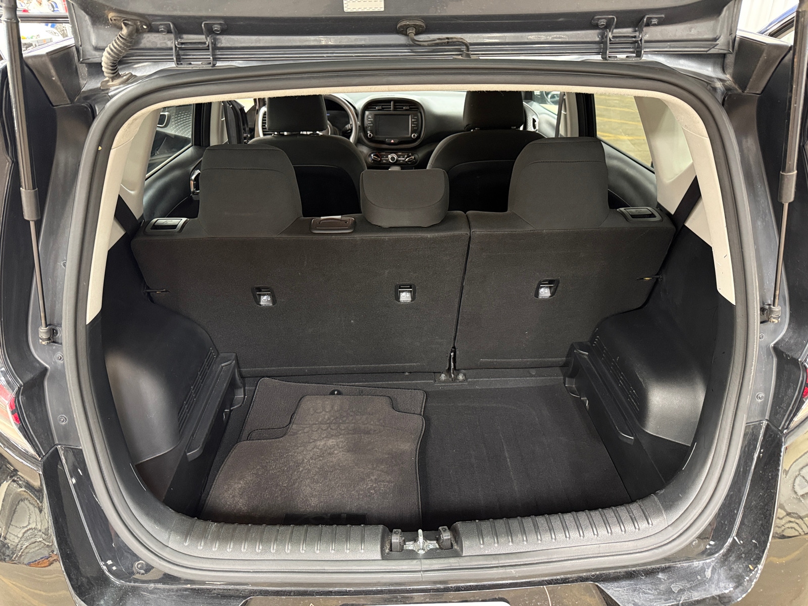 Thumbnail: 2023 Kia Soul - 7