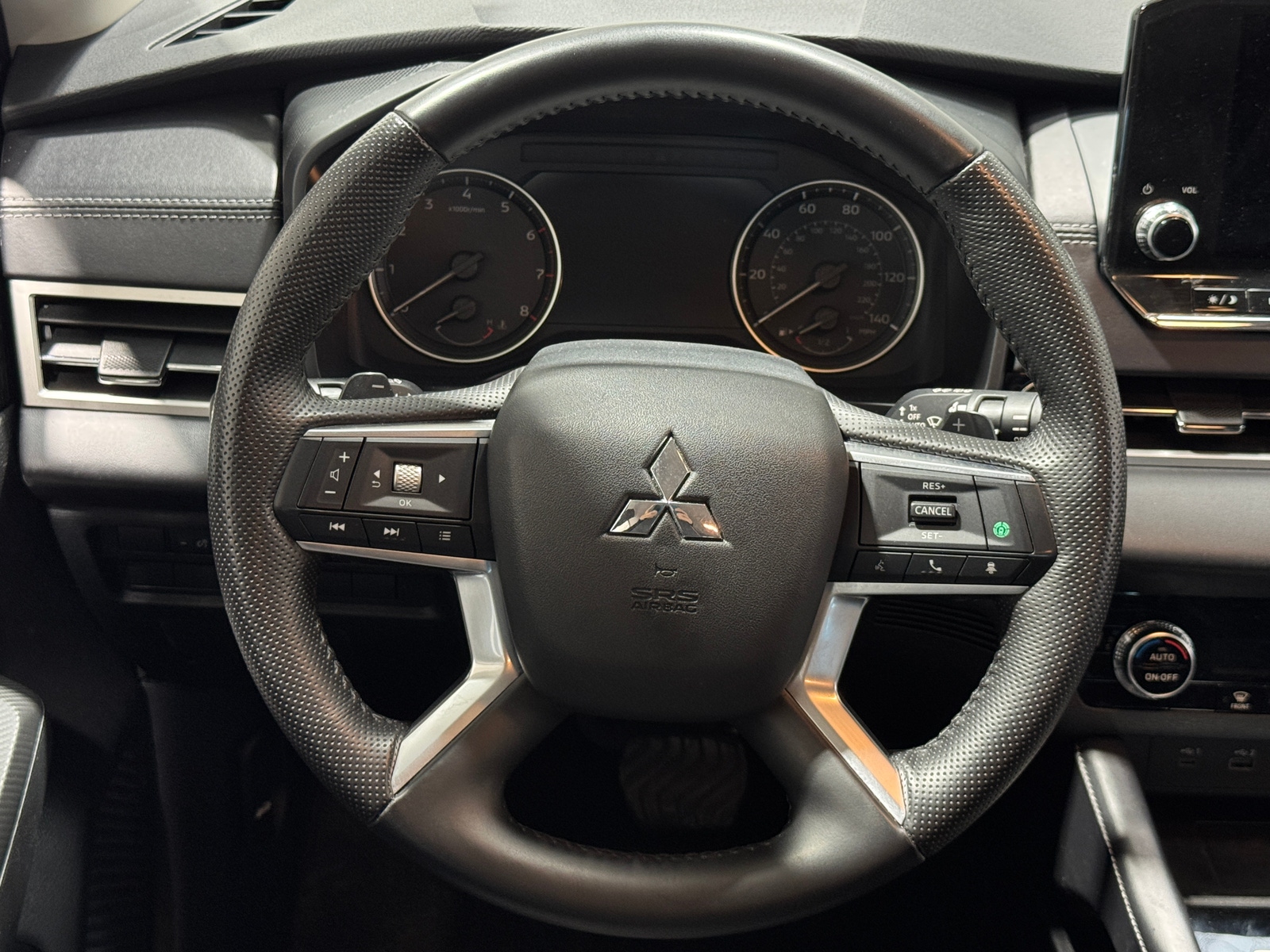 Thumbnail: 2024 Mitsubishi Outlander - 4