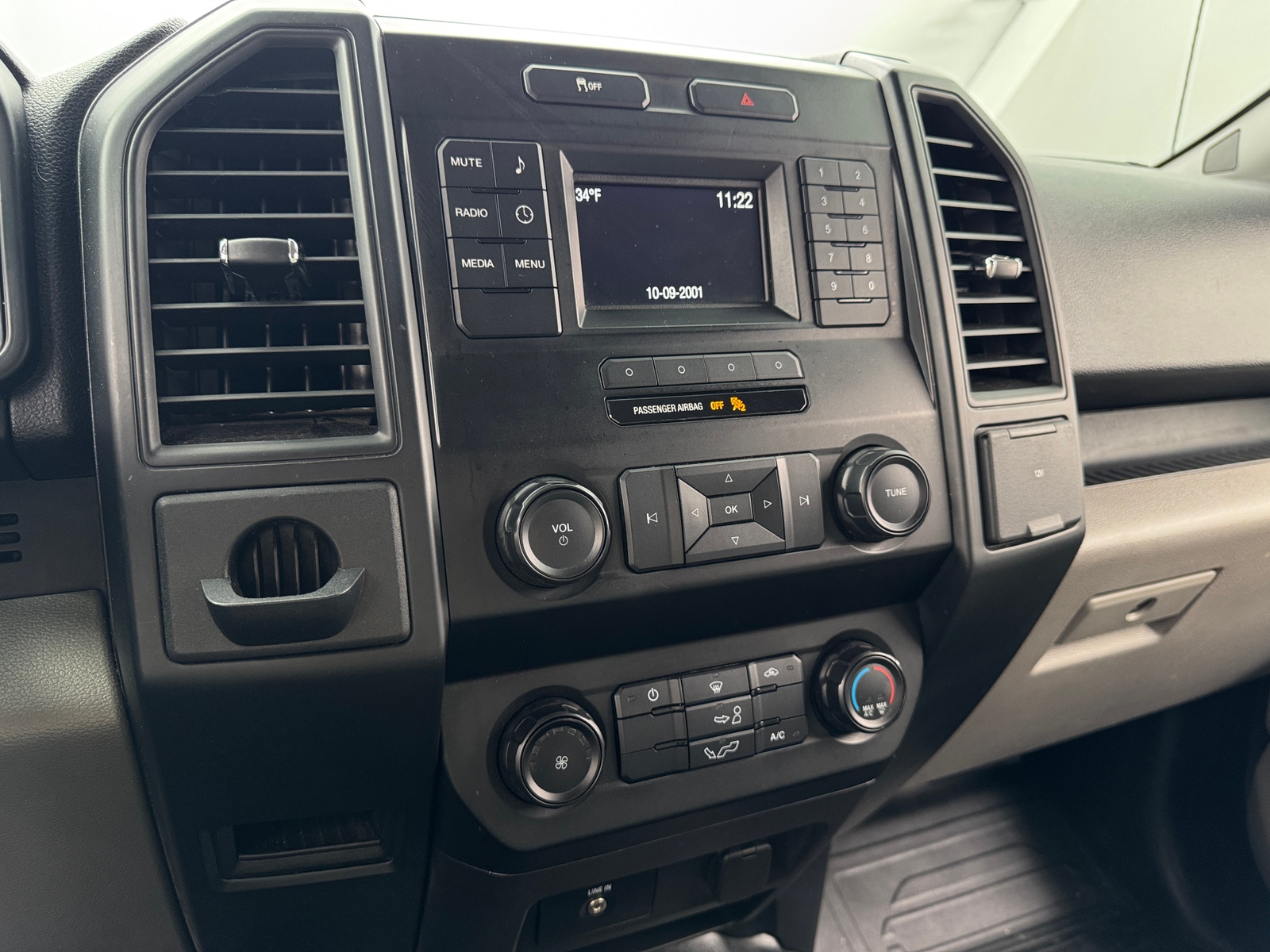 Thumbnail: 2015 Ford Econoline - 3