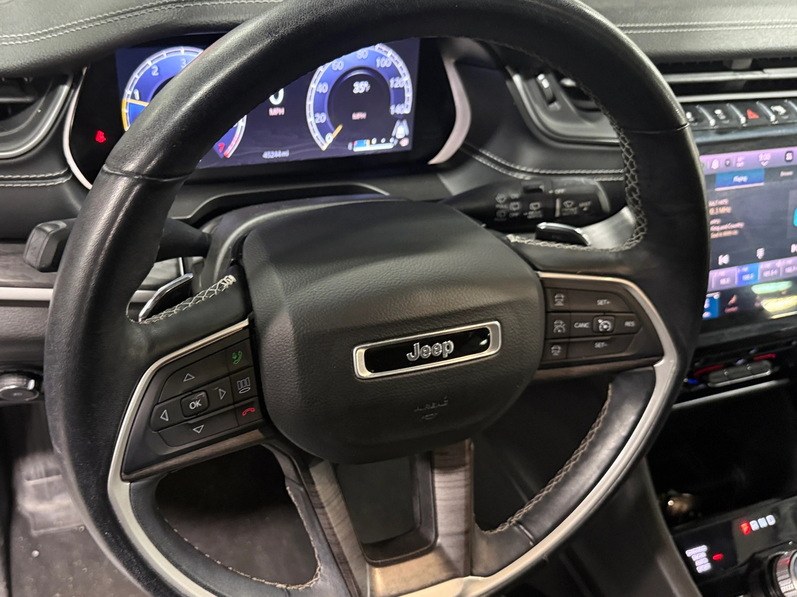 Thumbnail: 2022 Jeep Grand Cherokee L - 4