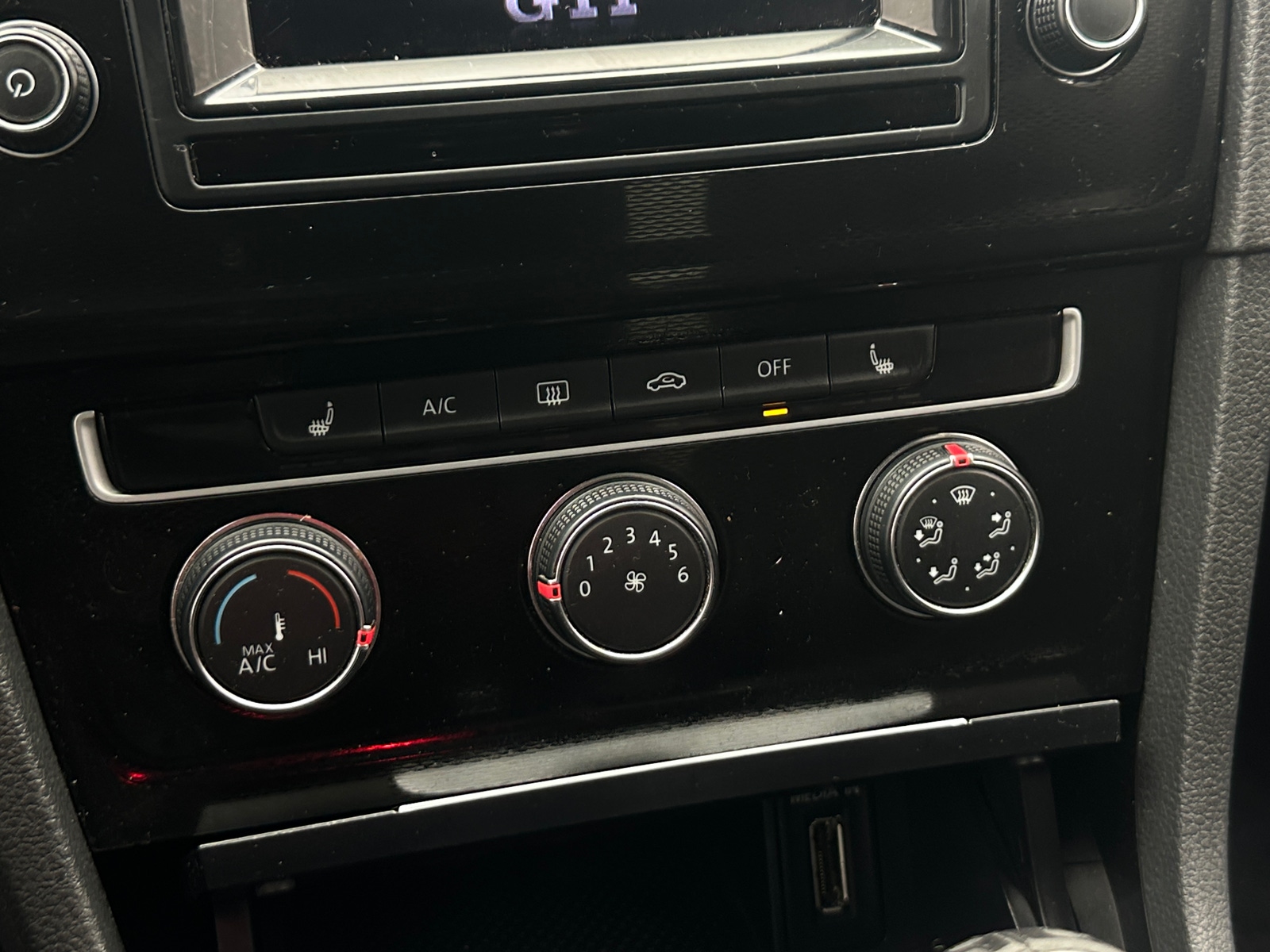 Thumbnail: 2015 Volkswagen Golf - 4