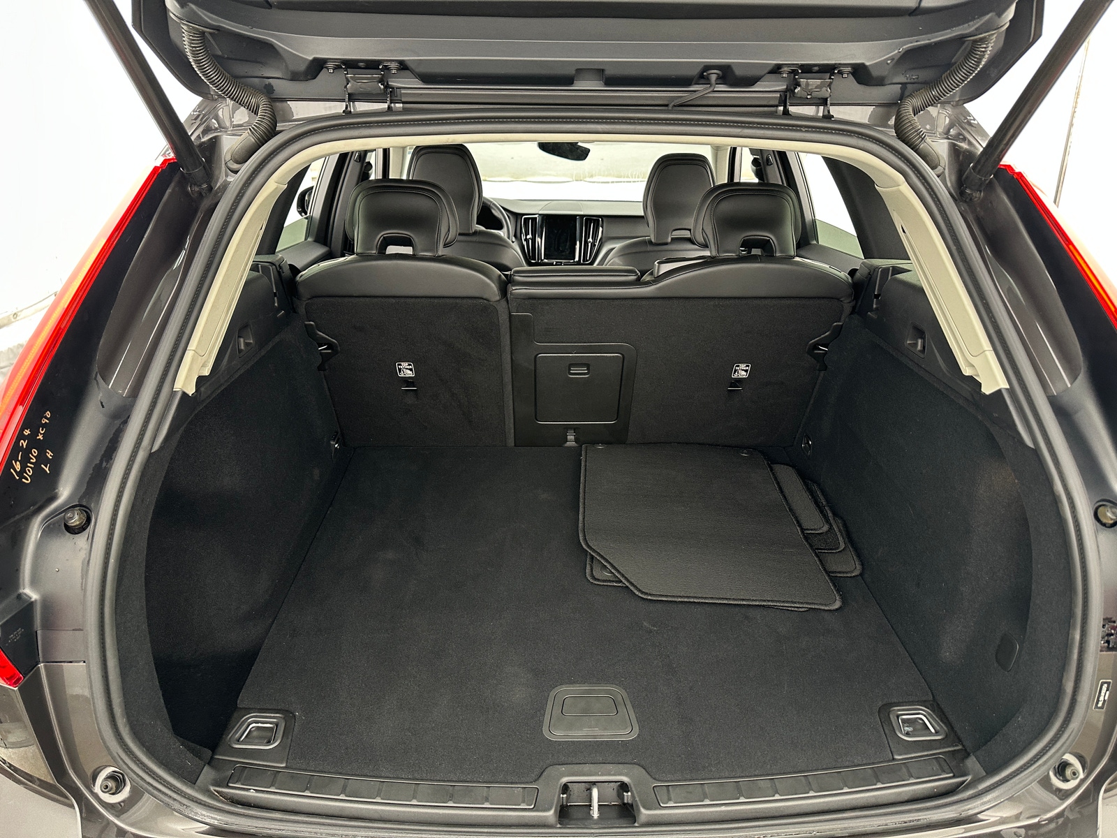 Thumbnail: 2024 Volvo XC60 - 6