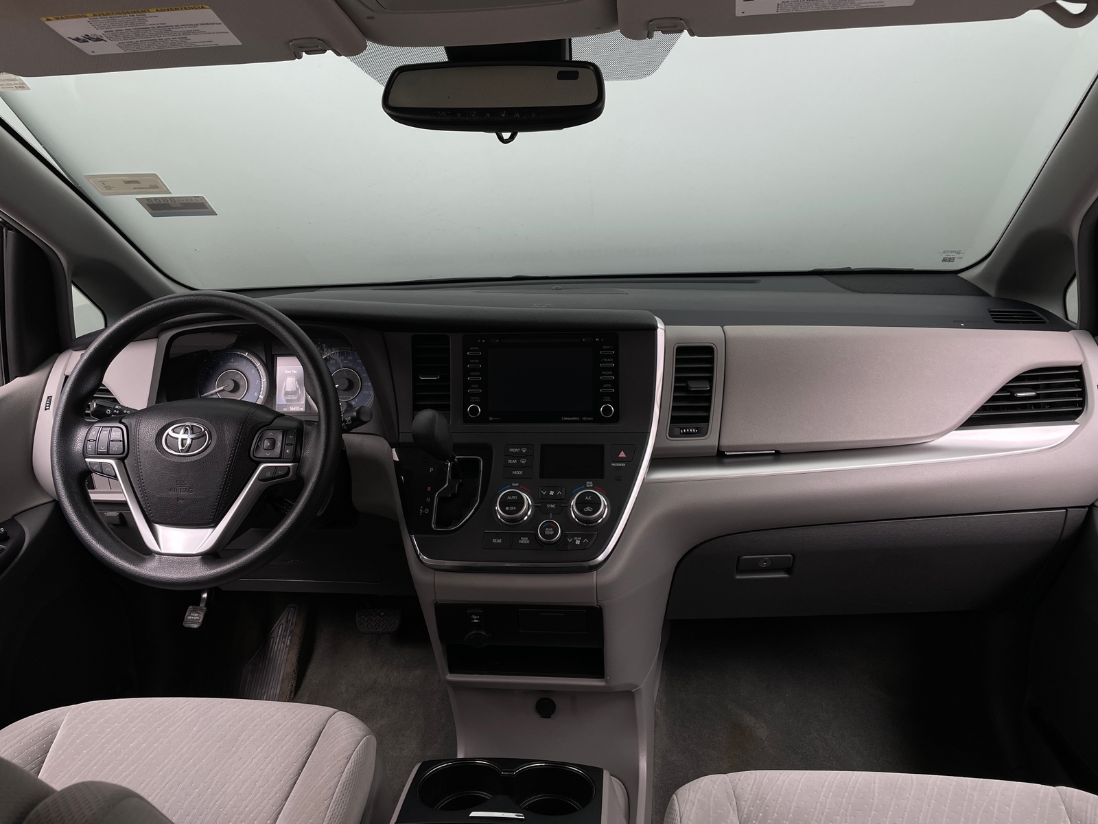 Thumbnail: 2018 Toyota Sienna - 3