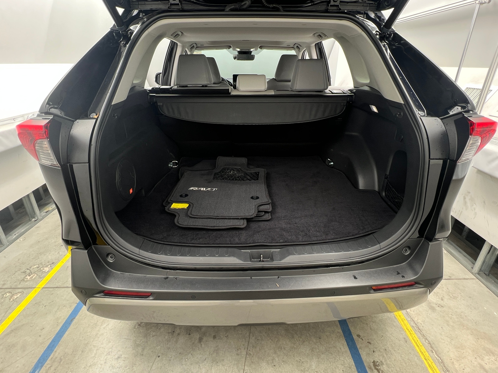 Thumbnail: 2023 Toyota RAV4 - 6