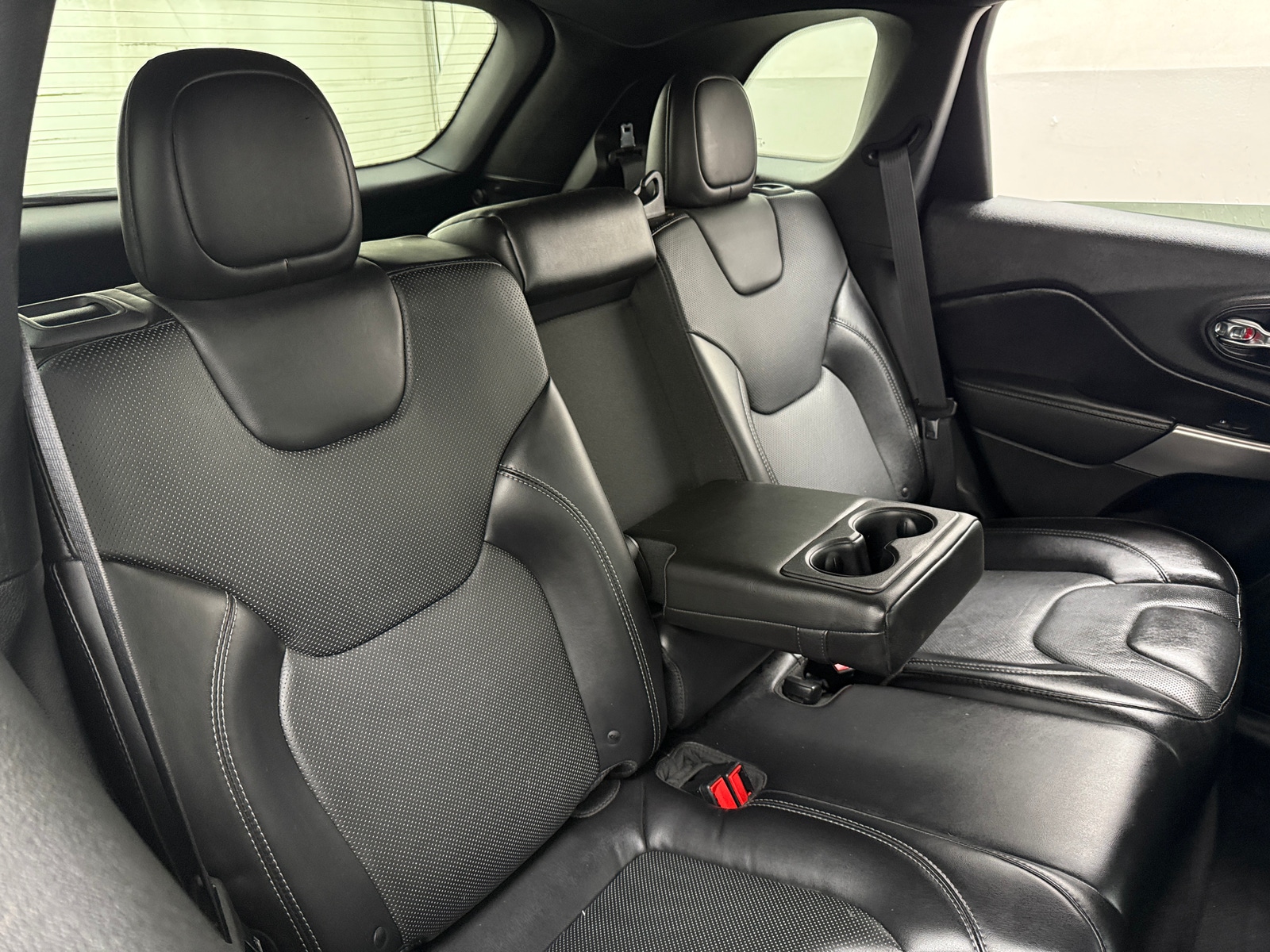 Thumbnail: 2019 Jeep Cherokee - 5