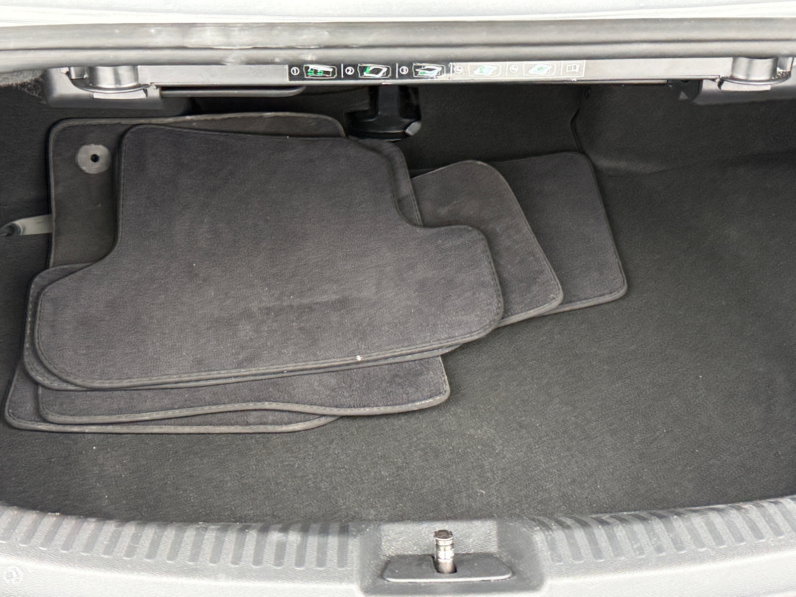 Thumbnail: 2013 Volkswagen Beetle - 6