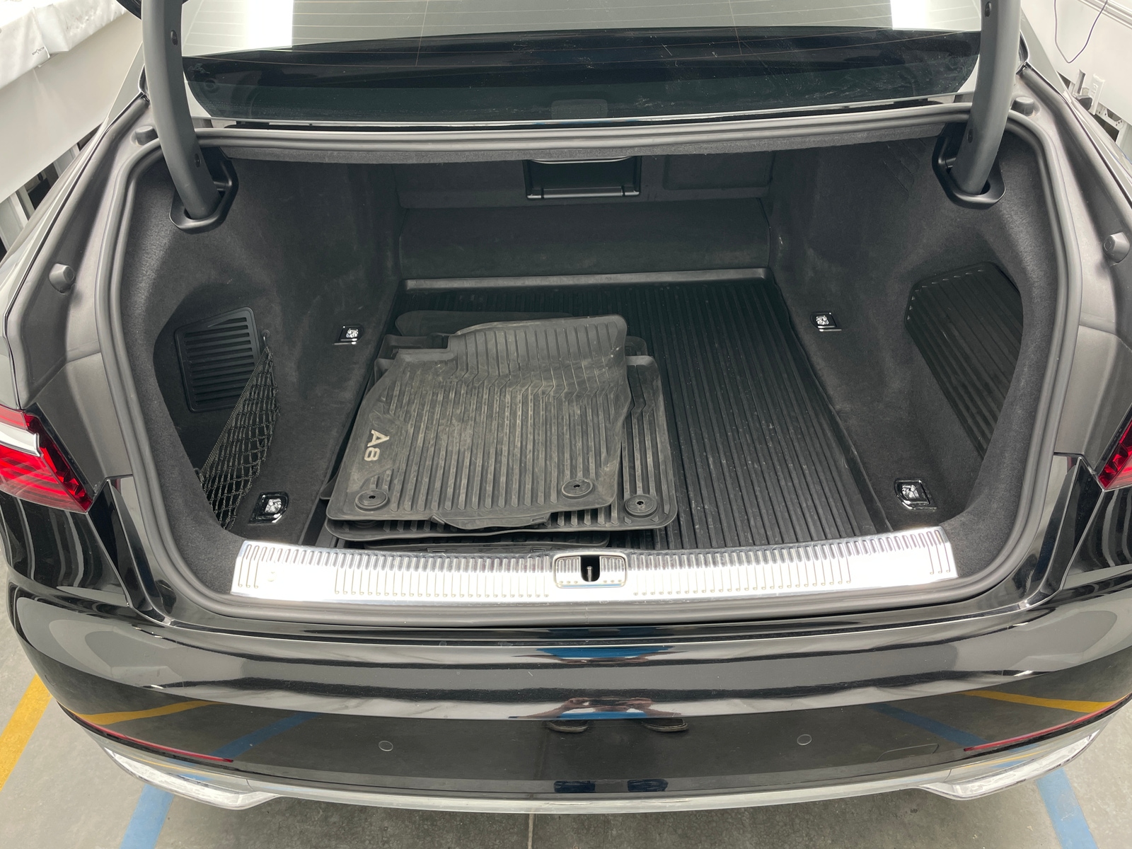 Thumbnail: 2019 Audi A8 - 6