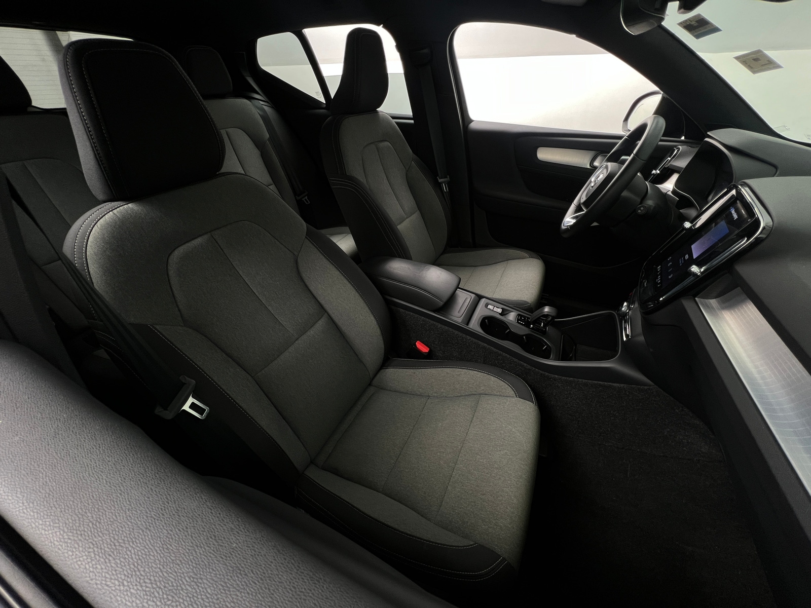 Thumbnail: 2024 Volvo XC40 - 2