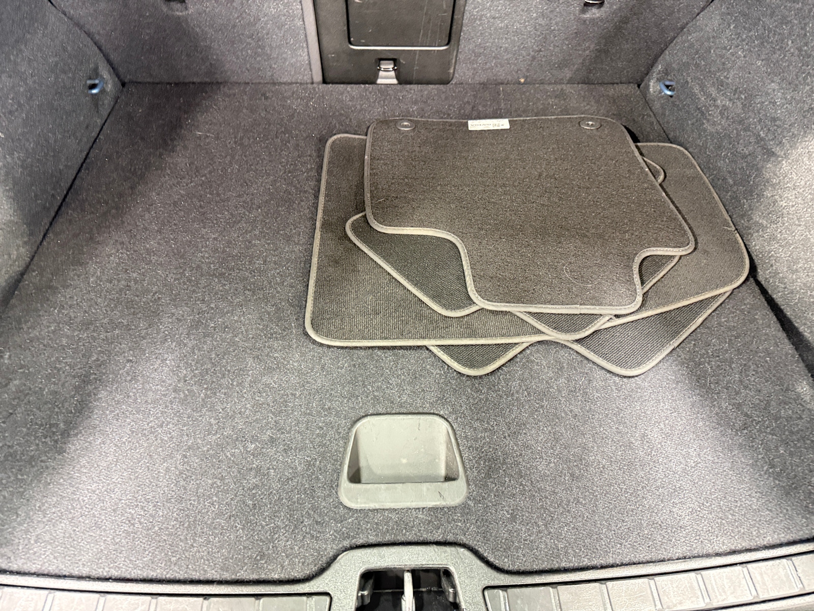 Thumbnail: 2024 Volvo XC40 - 7