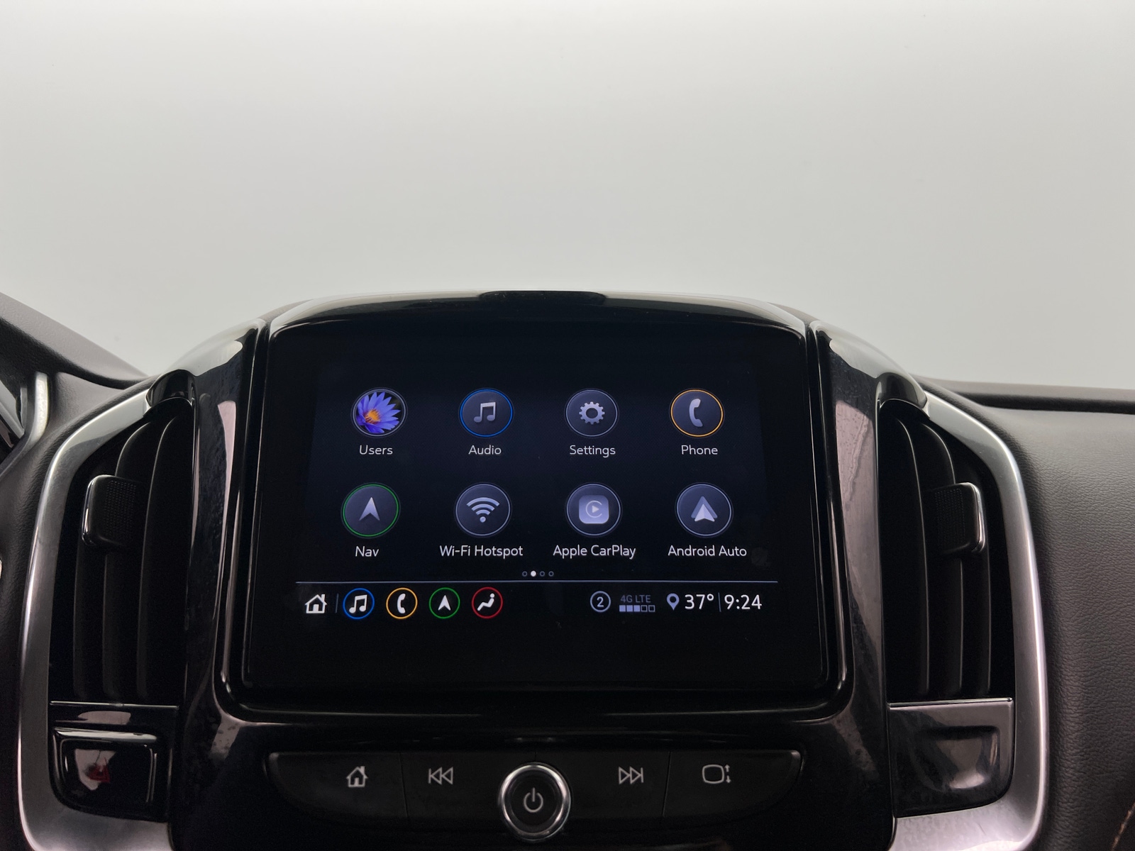 Thumbnail: 2021 Chevrolet Traverse - 3