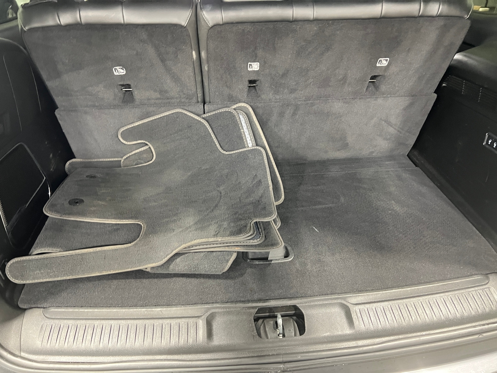 Thumbnail: 2022 Jeep Wagoneer - 6