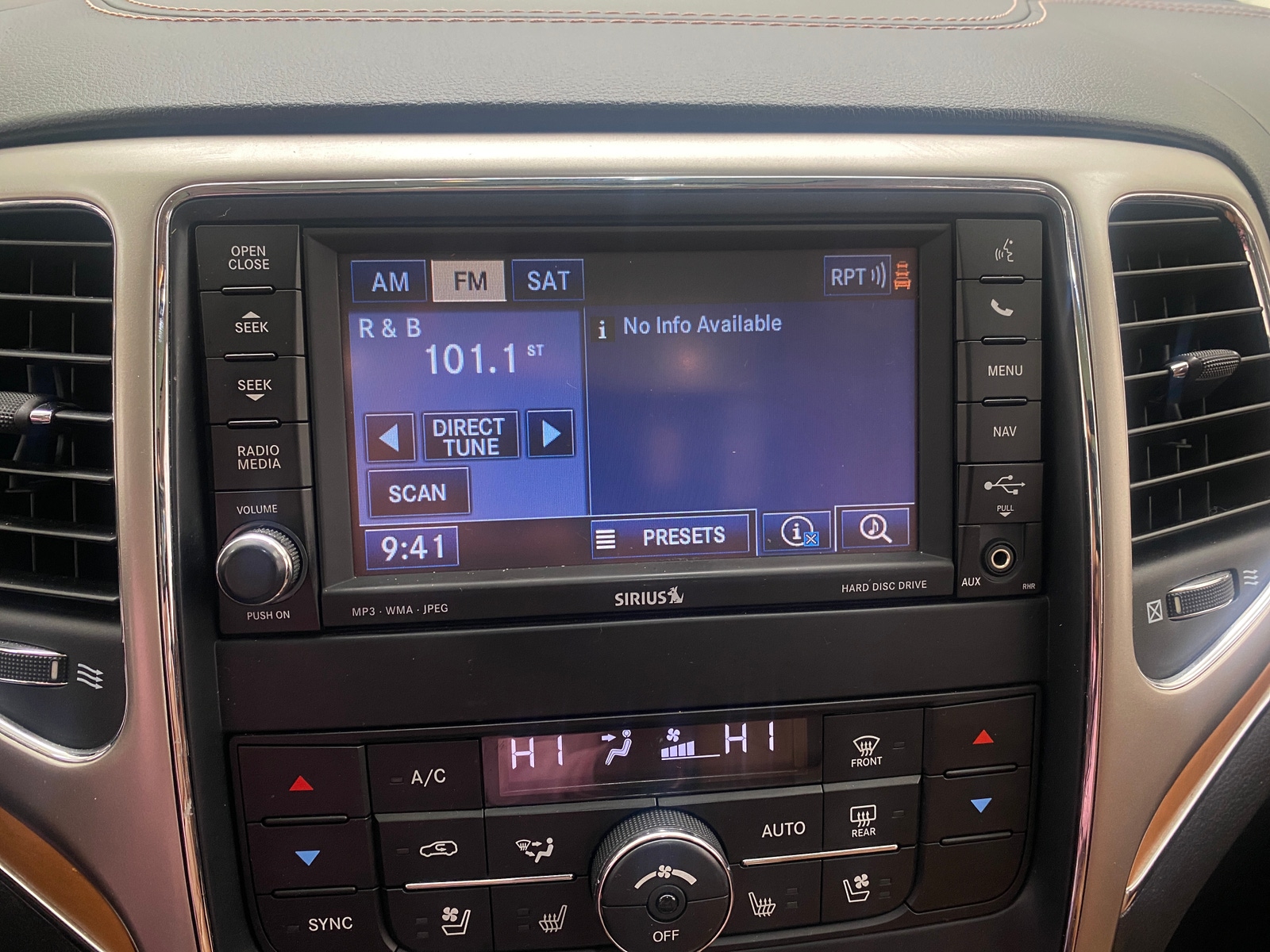 Thumbnail: 2012 Jeep Grand Cherokee - 3