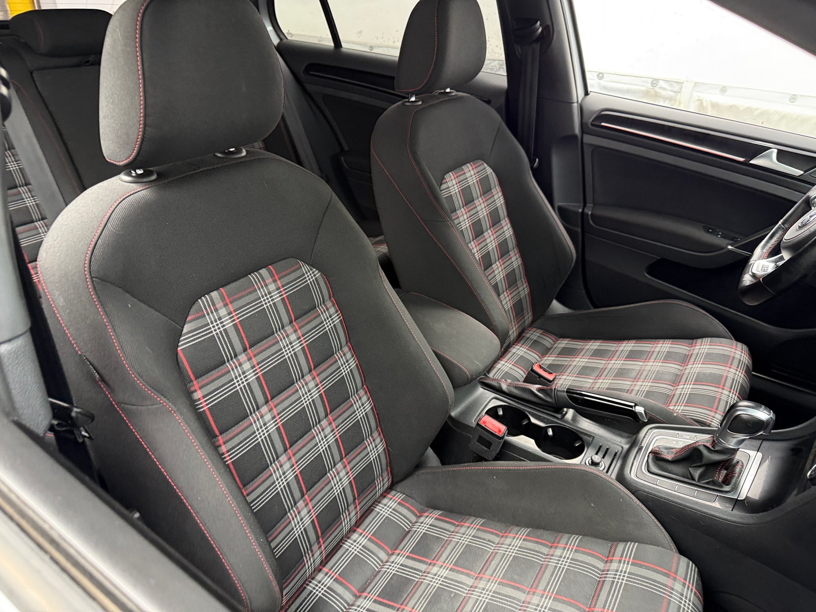 Thumbnail: 2017 Volkswagen Golf - 2