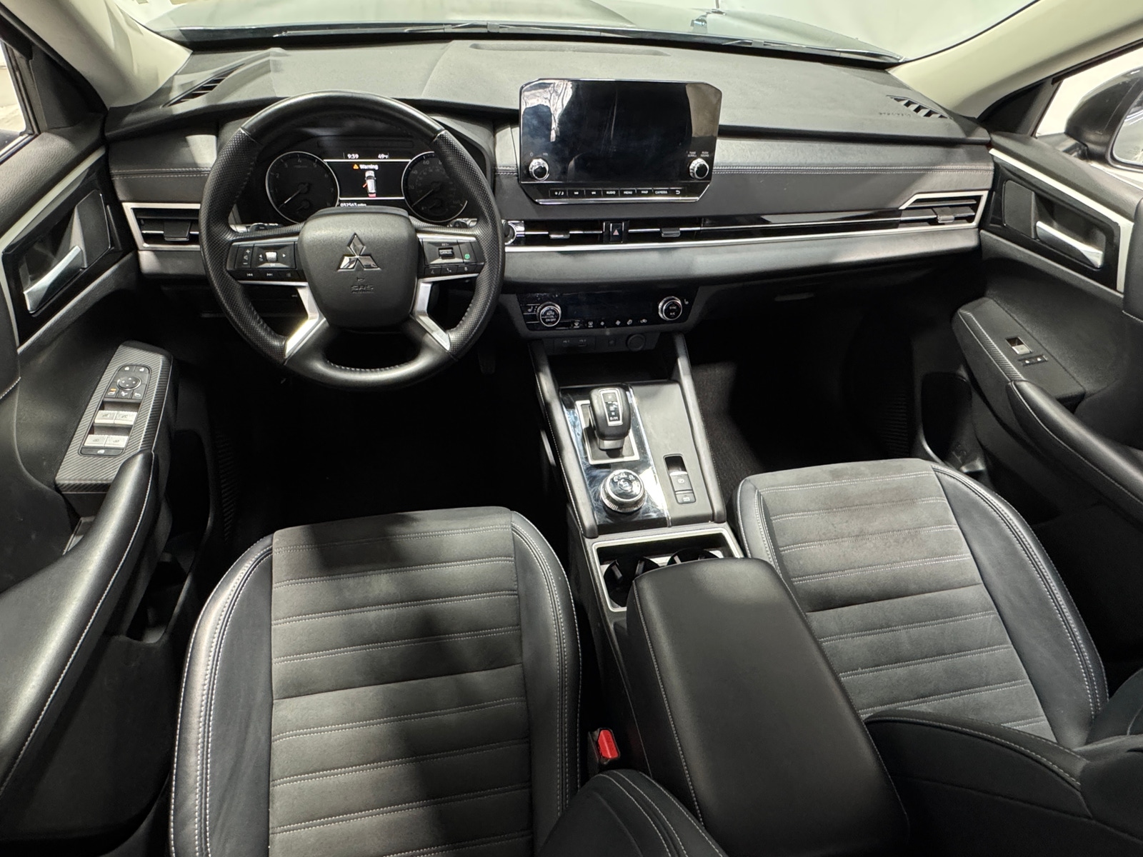 Thumbnail: 2024 Mitsubishi Outlander - 2