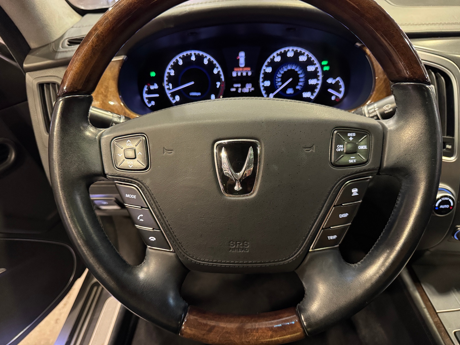 Thumbnail: 2011 Hyundai Equus - 4