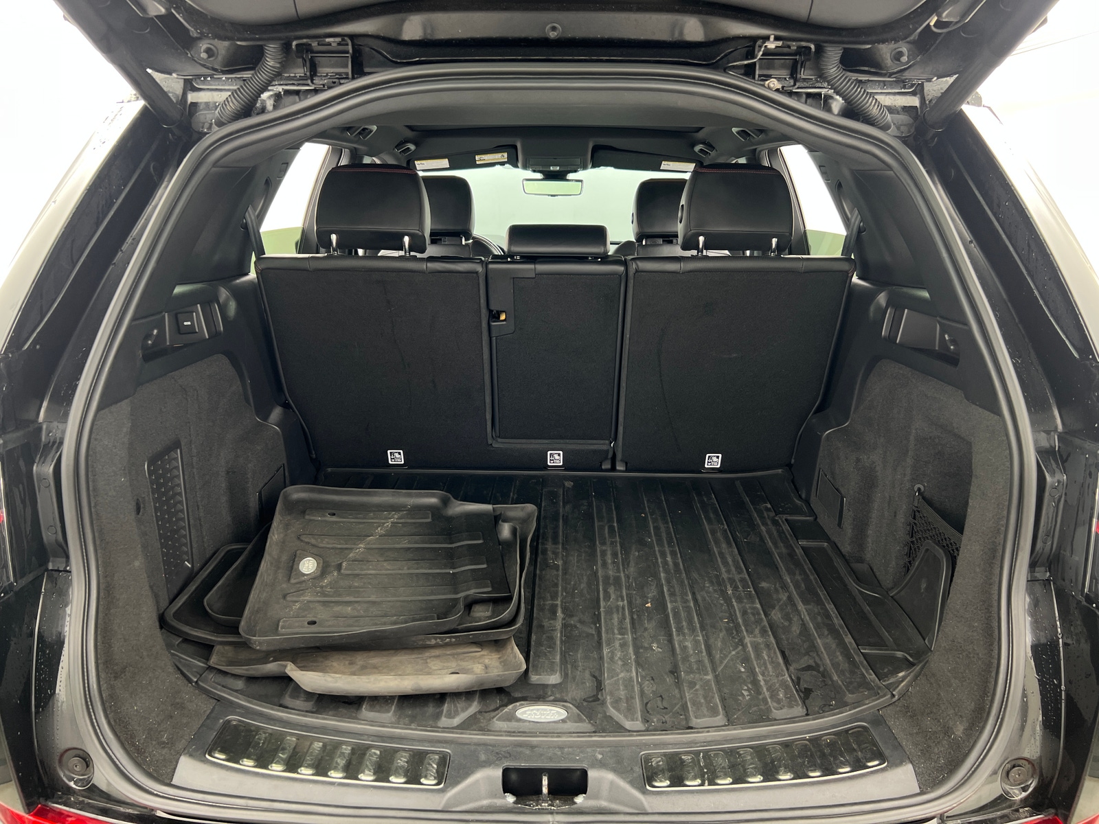 Thumbnail: 2020 Land Rover Discovery Sport - 6