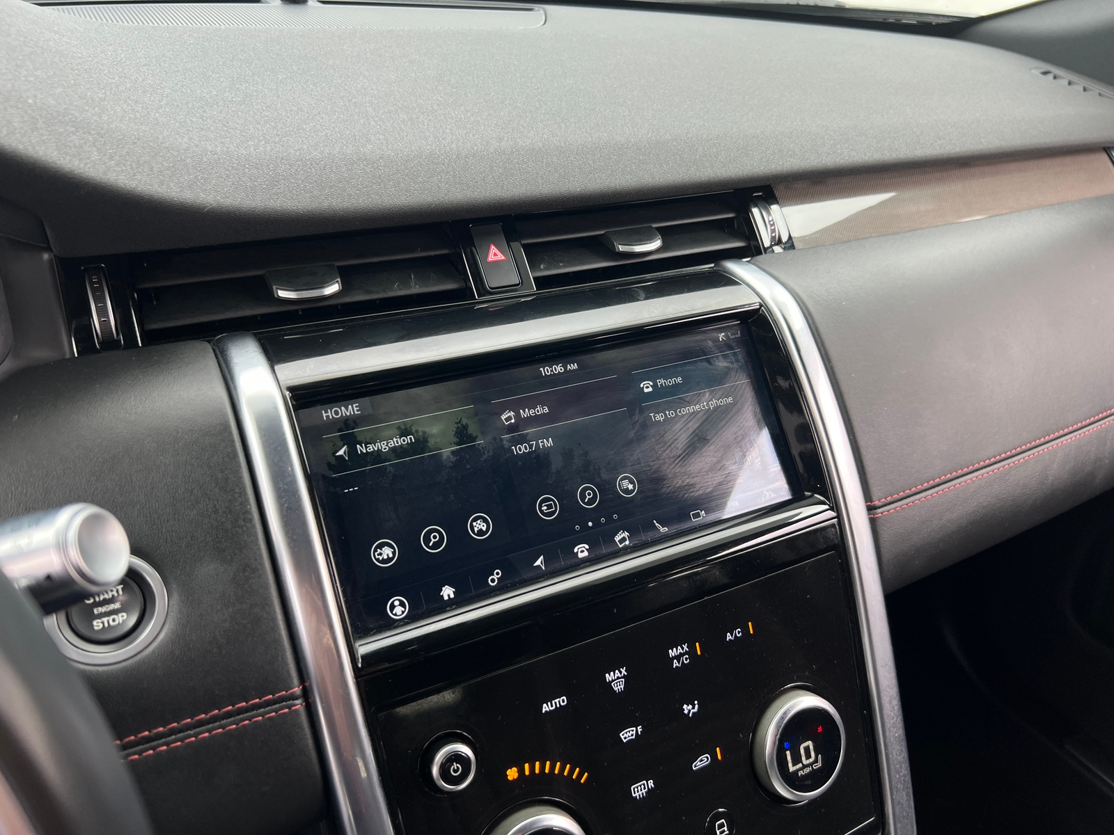 Thumbnail: 2020 Land Rover Discovery Sport - 3