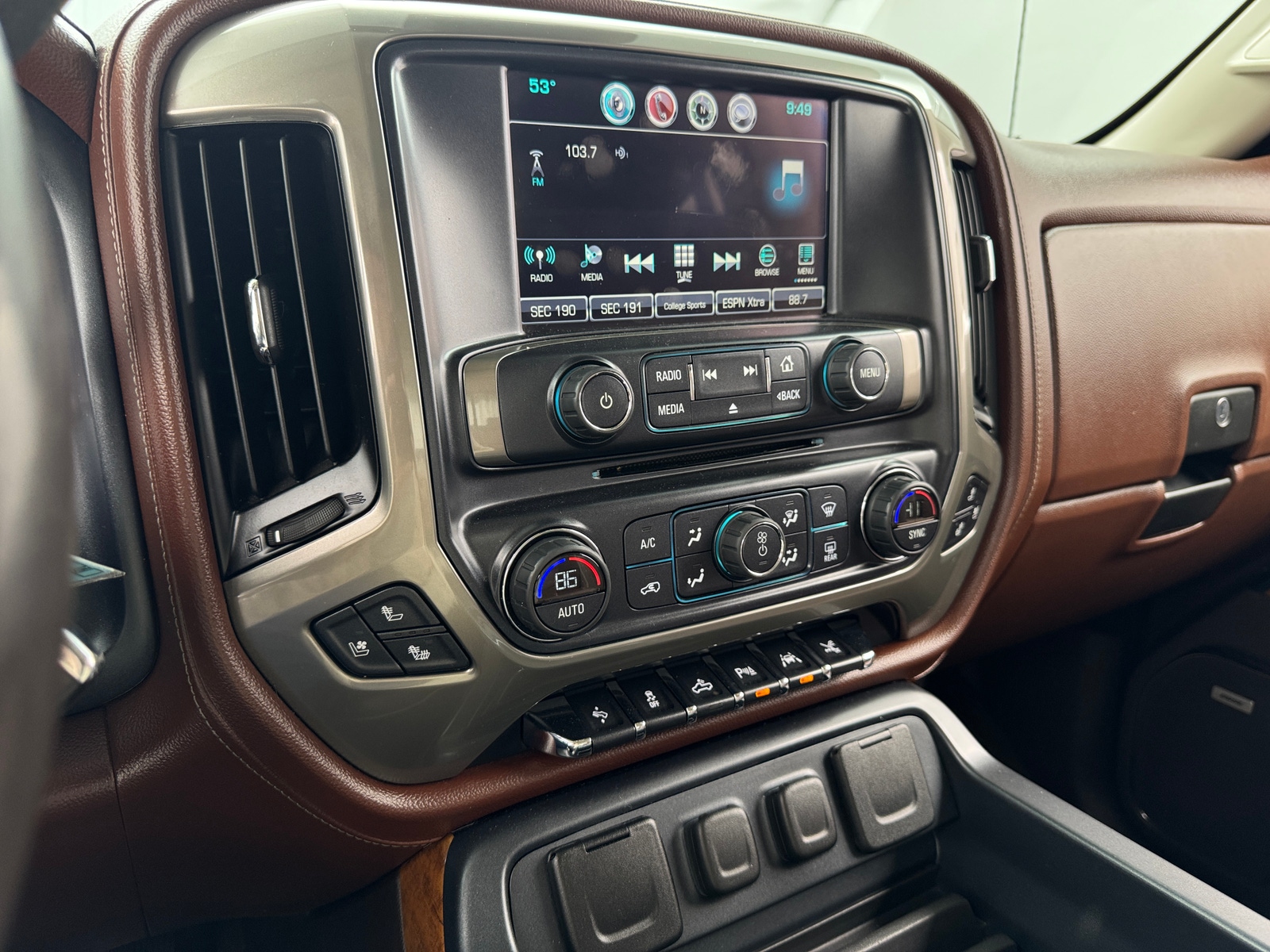 Thumbnail: 2016 Chevrolet Silverado 1500 - 3