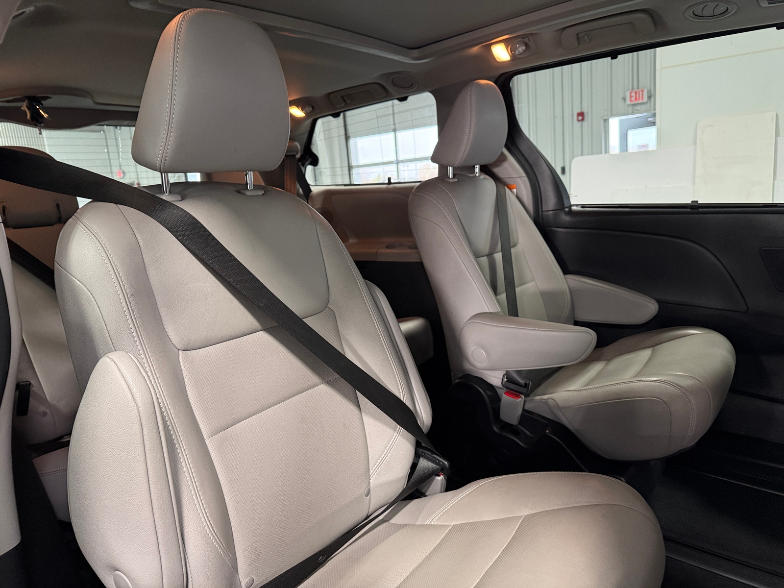 Thumbnail: 2020 Toyota Sienna - 5