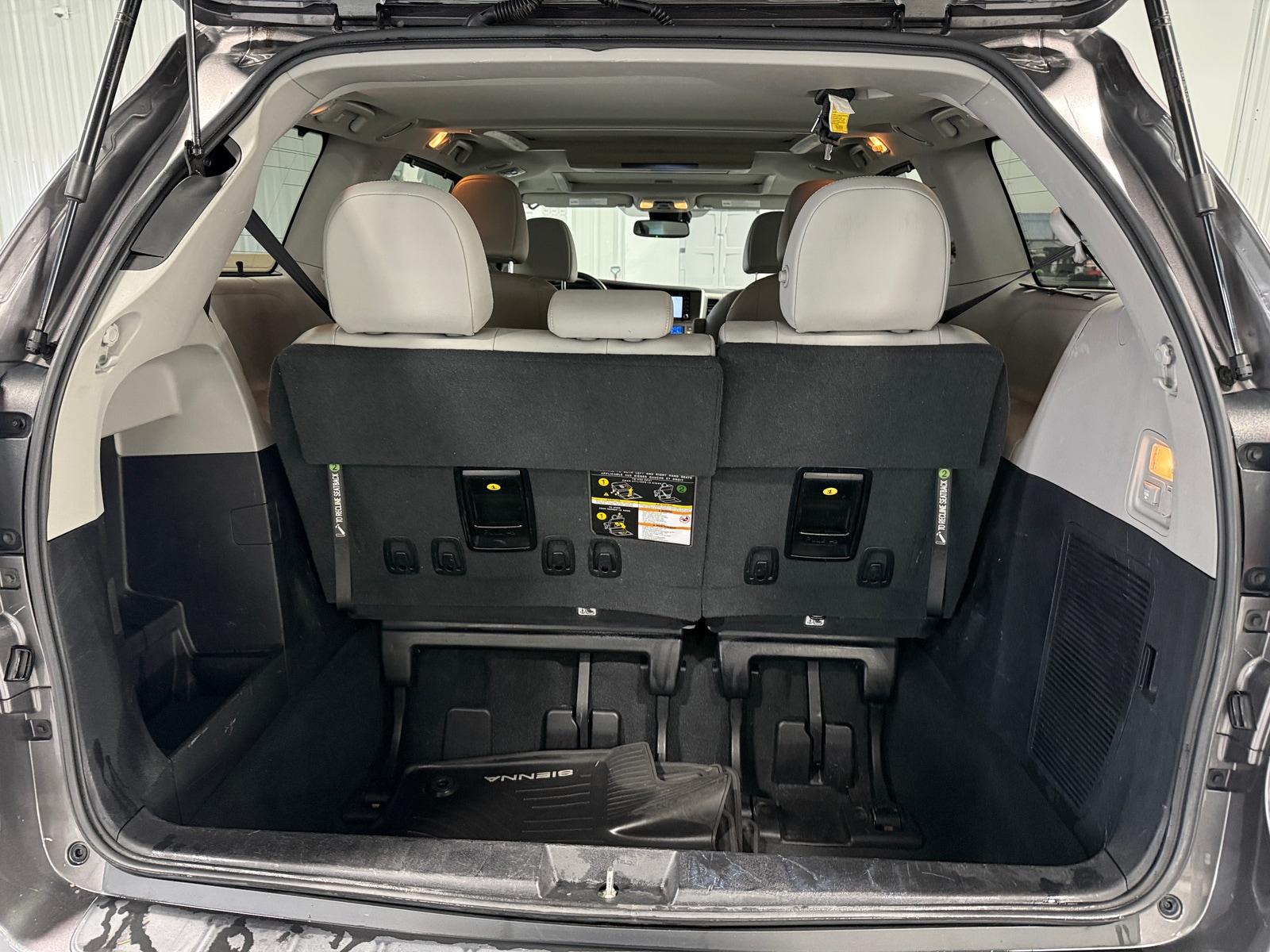 Thumbnail: 2020 Toyota Sienna - 6