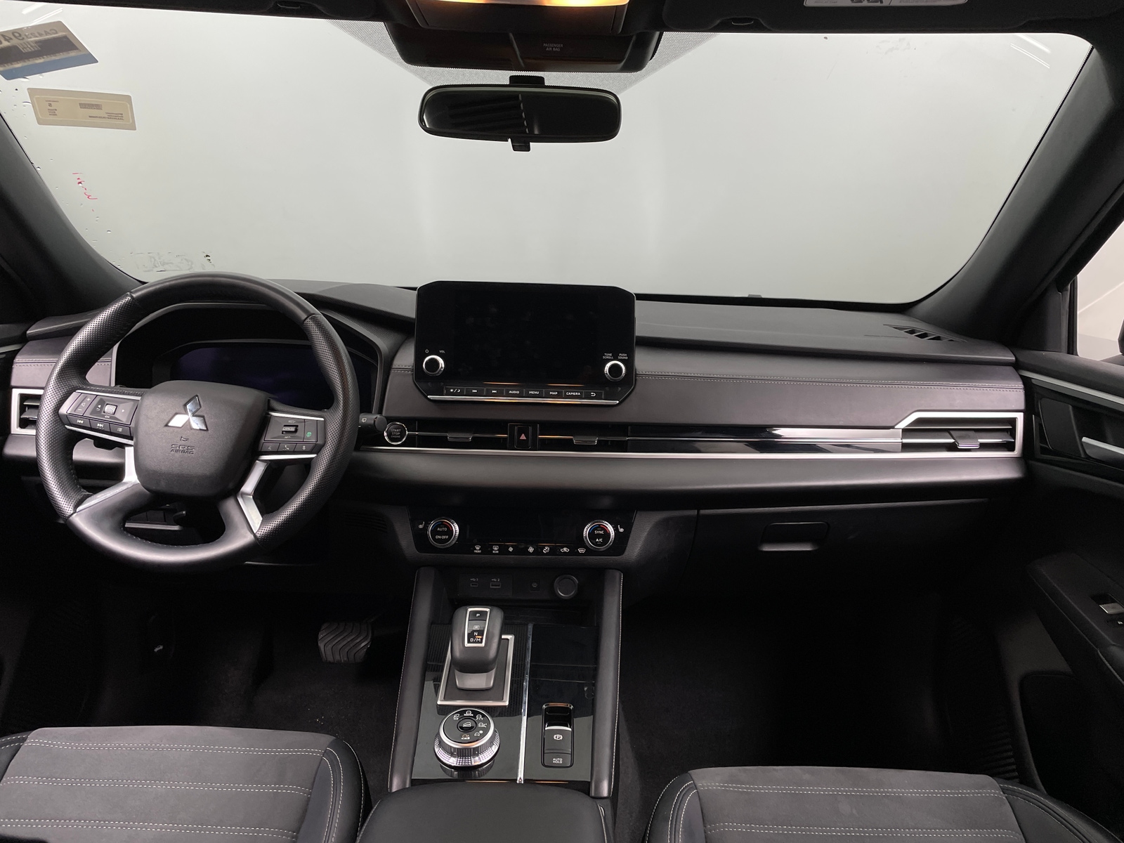 Thumbnail: 2024 Mitsubishi Outlander - 2