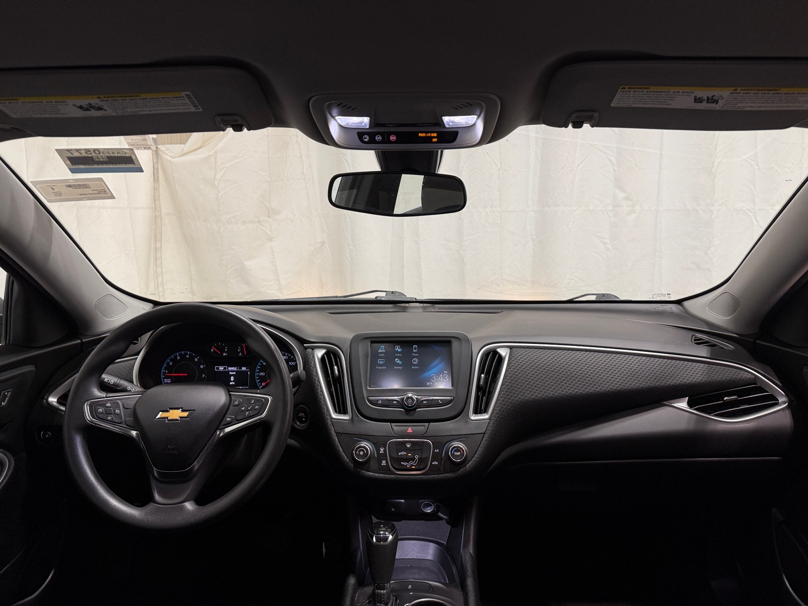 Thumbnail: 2018 Chevrolet Malibu - 3