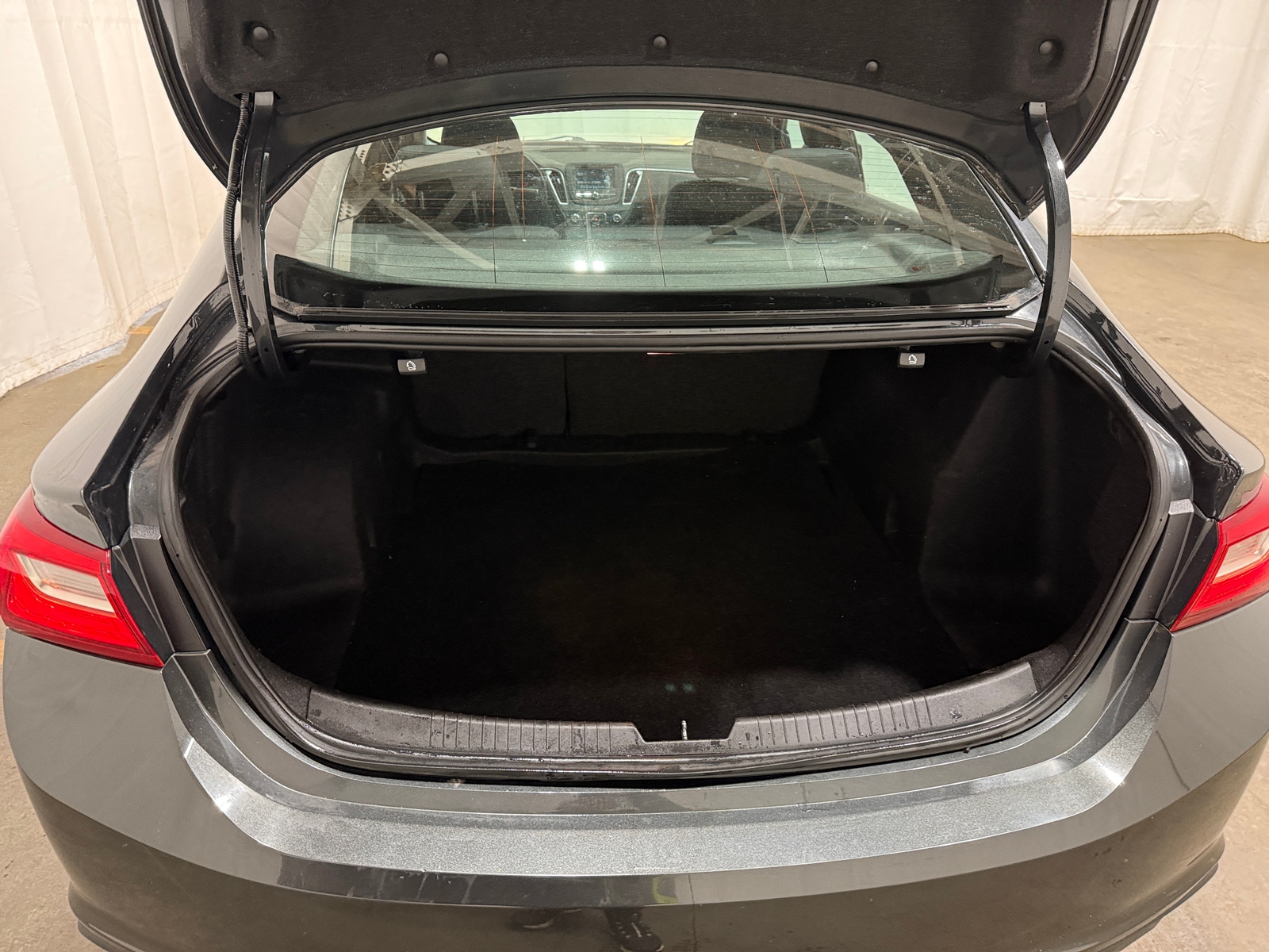 Thumbnail: 2018 Chevrolet Malibu - 7